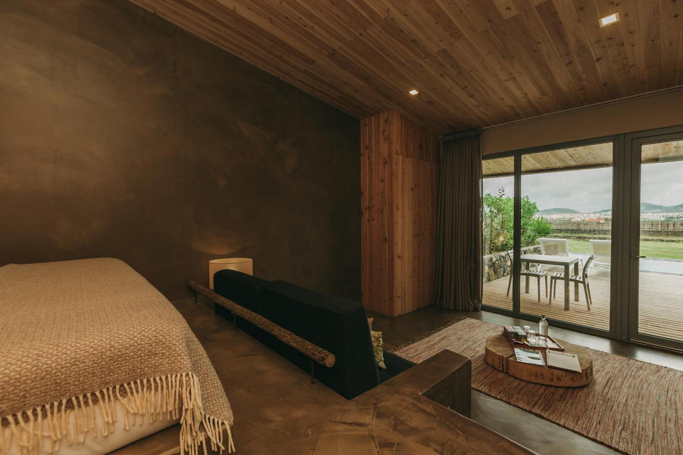 Studio with Side Sea View and Direct Access to Pool