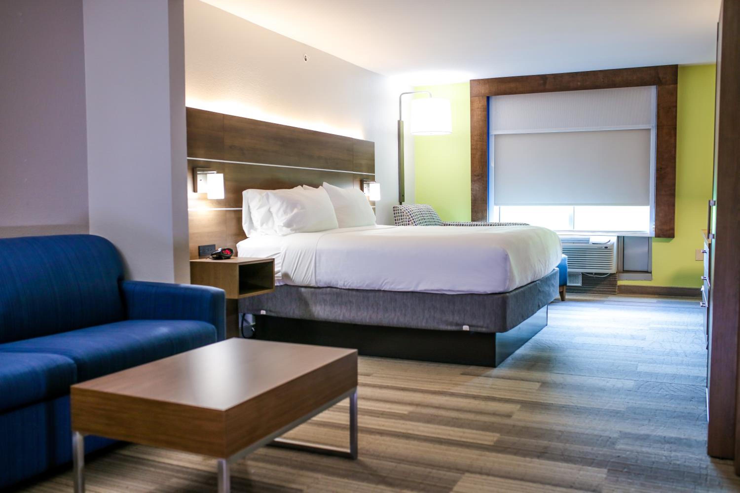 Standard King Room - Photo 3
