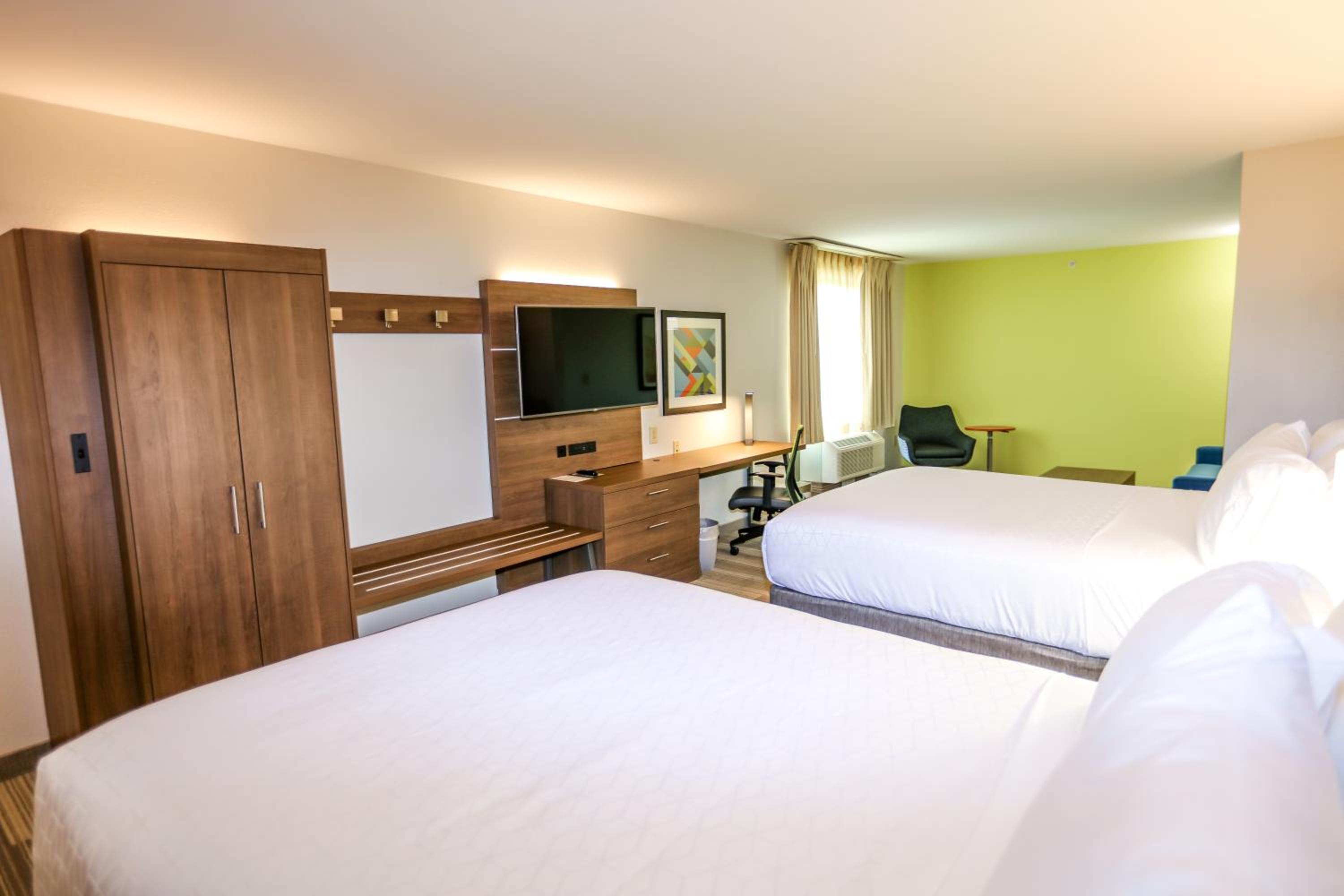 Queen Suite with Two Queen Beds - Photo 1