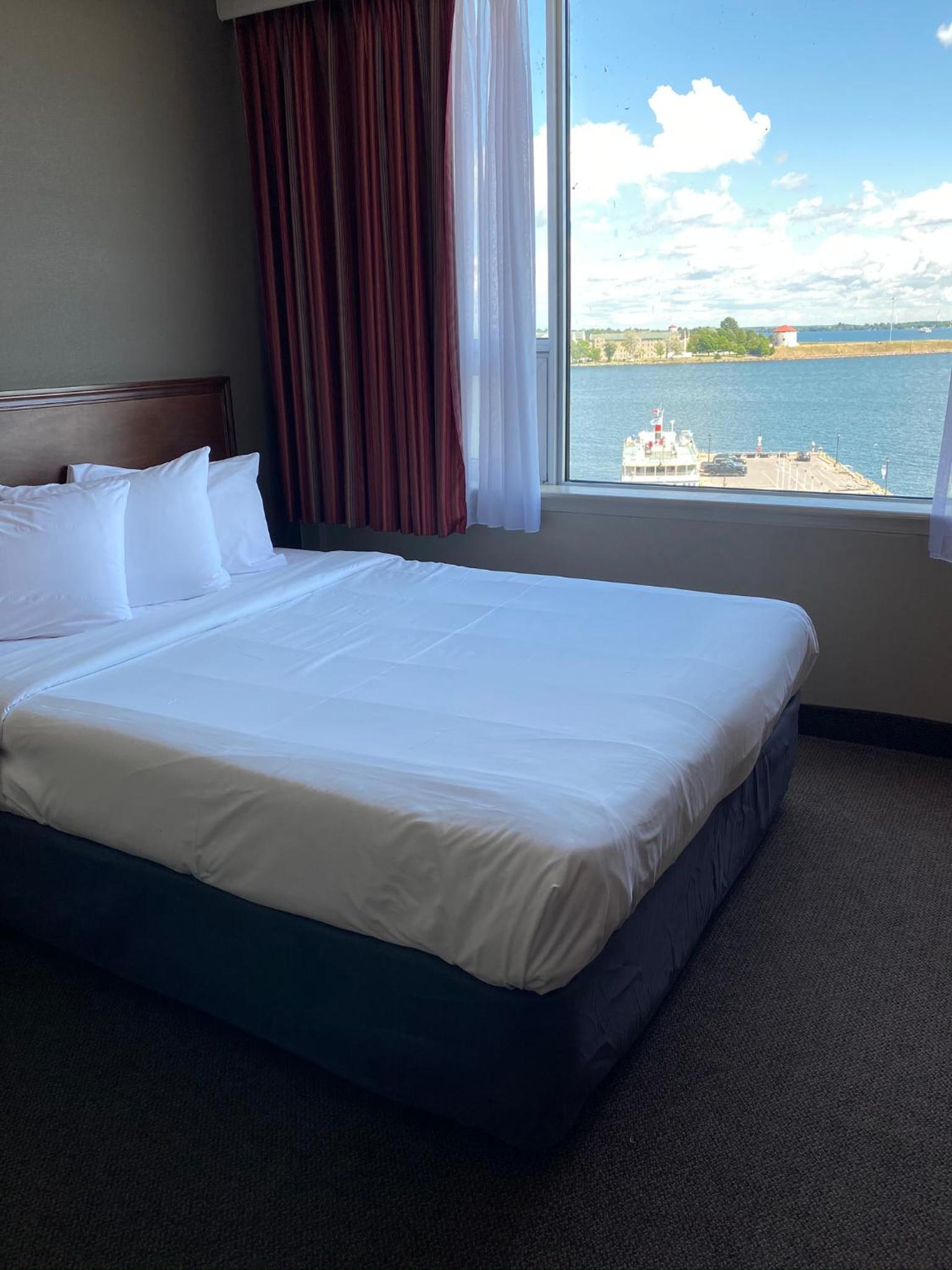 Small Queen Room with Lake View photo 1