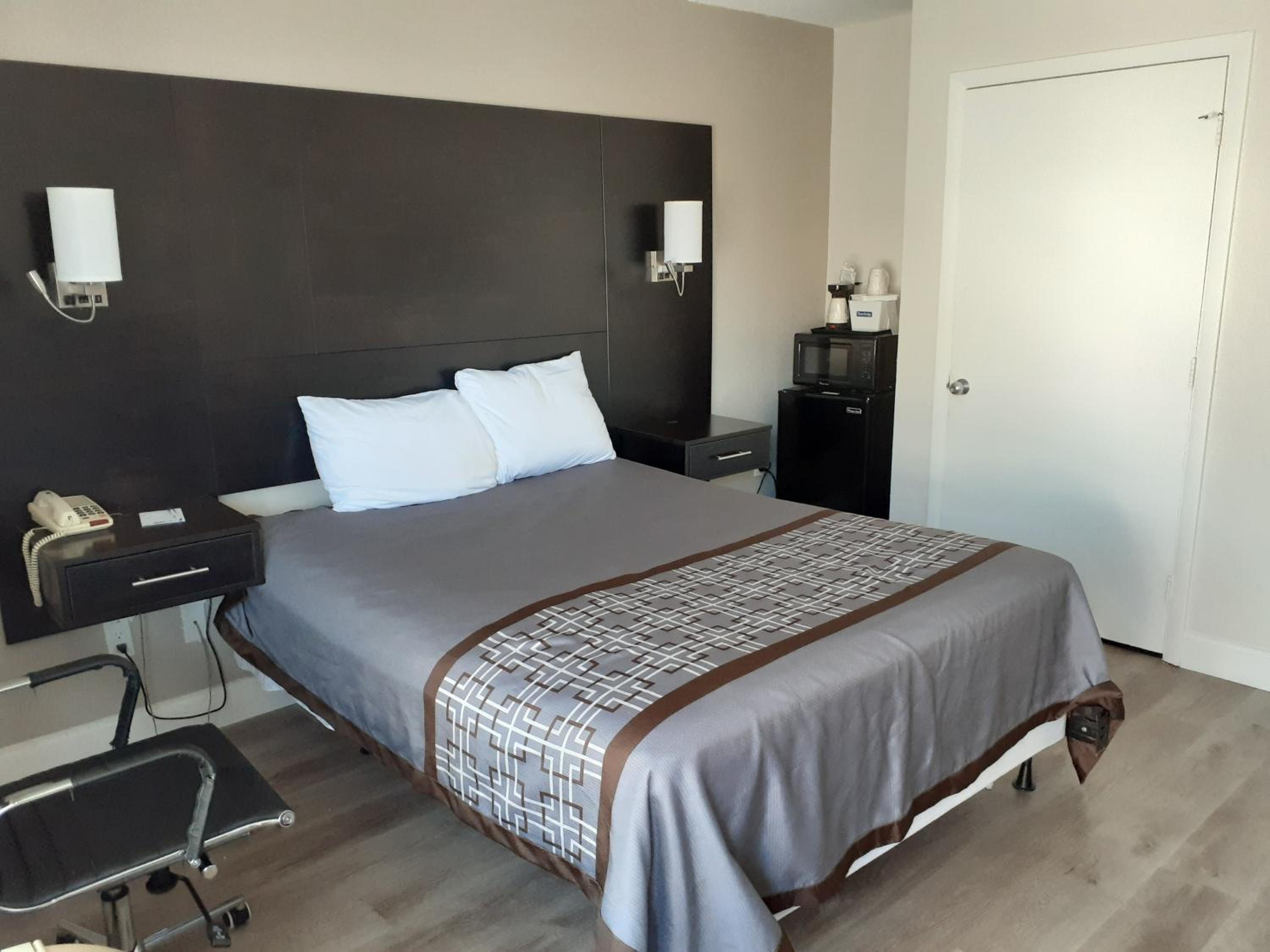 Queen Room - Disability Access - Non-Smoking - Photo 1