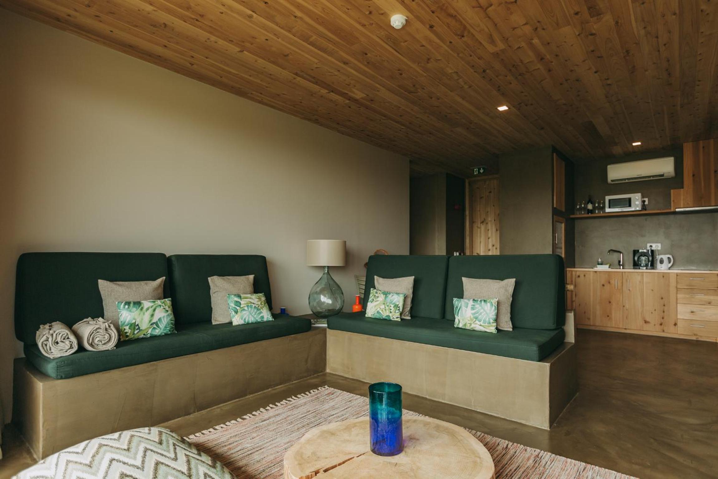 Deluxe One-Bedroom Villa with Side Sea View and Private Hot Tub photo 3