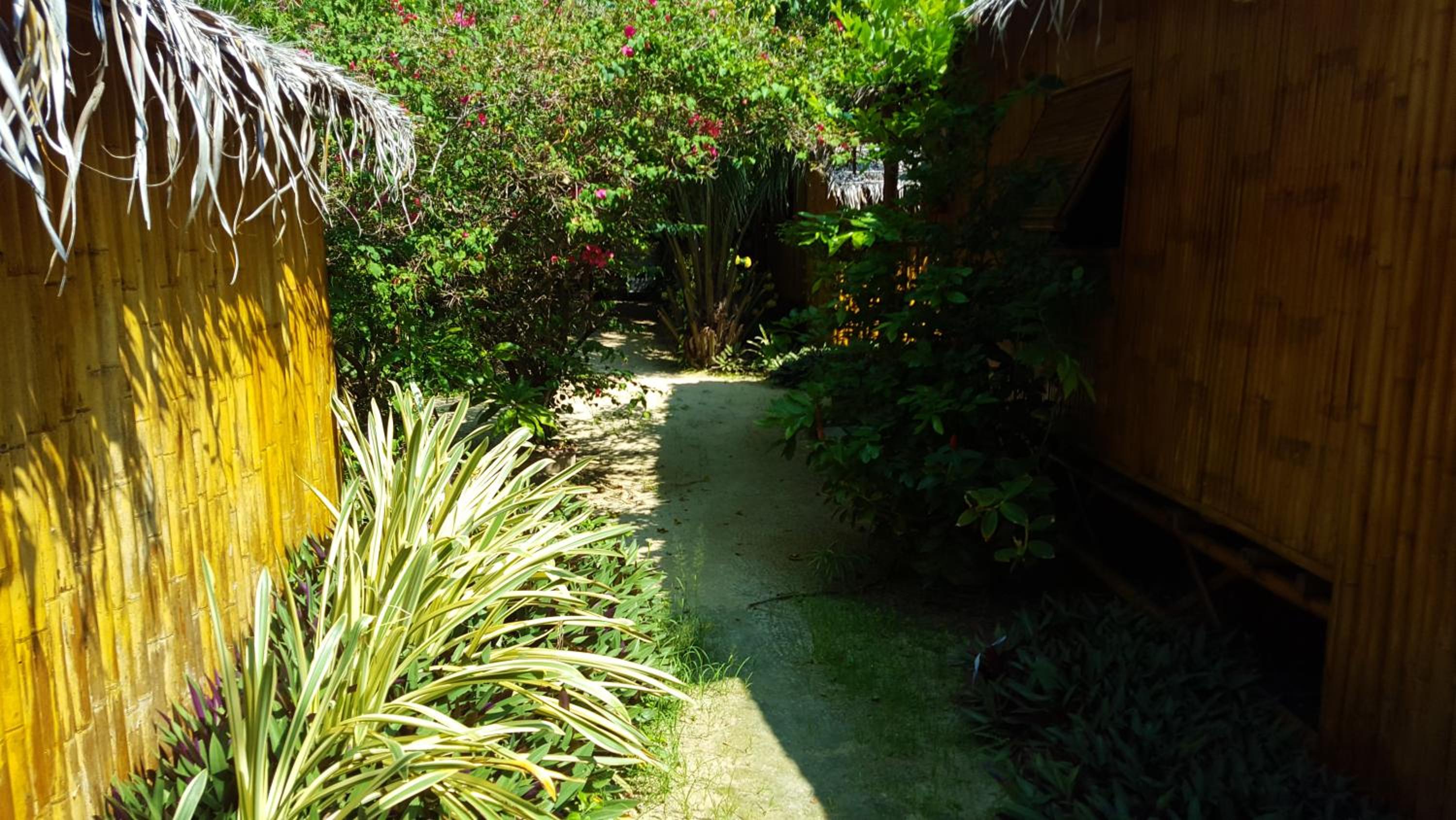 Bungalow Road Side - Photo 6