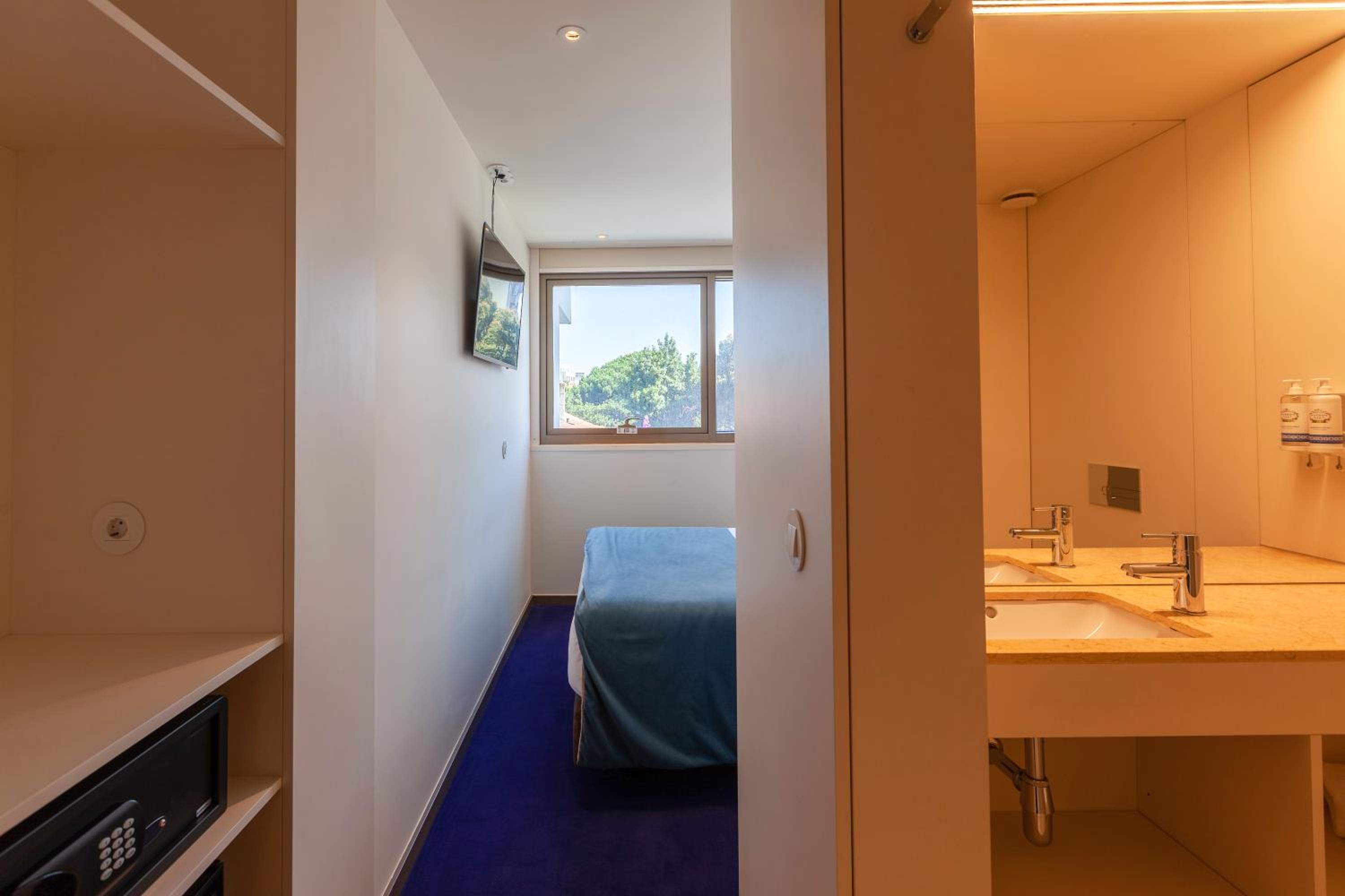 Single Room photo 3