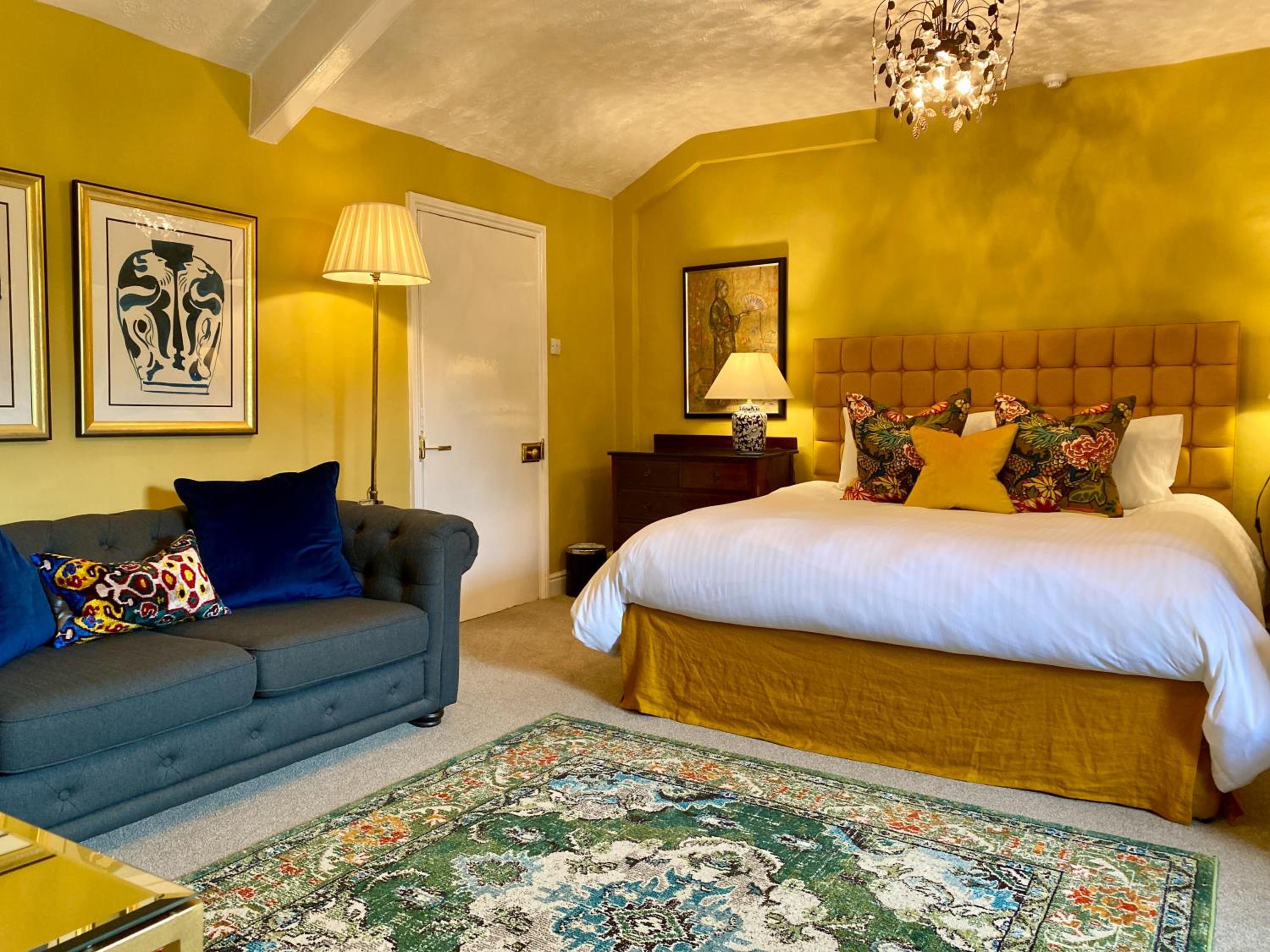 Deluxe Super King Room with Bath- Dog Friendly photo 1