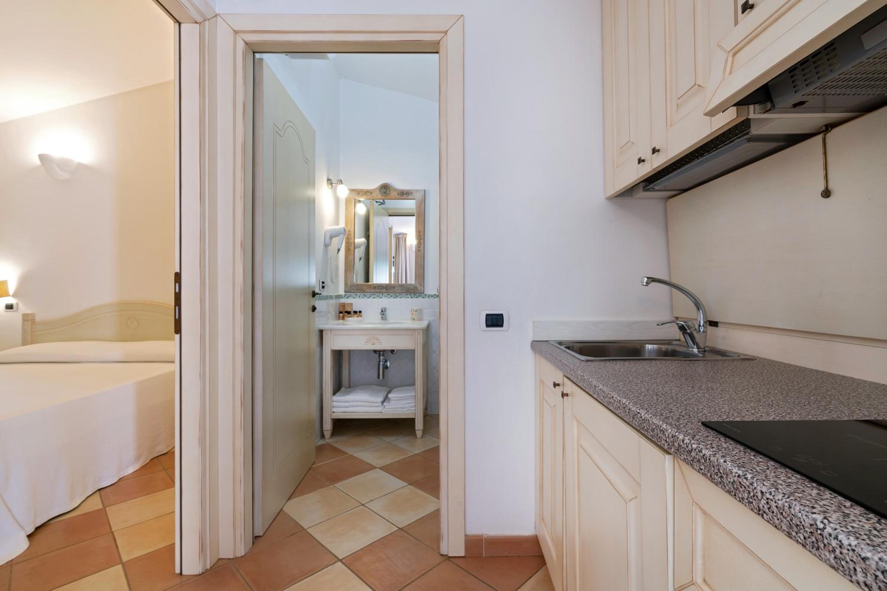 One-Bedroom Apartment (2 Adults + 2 Children) photo 3