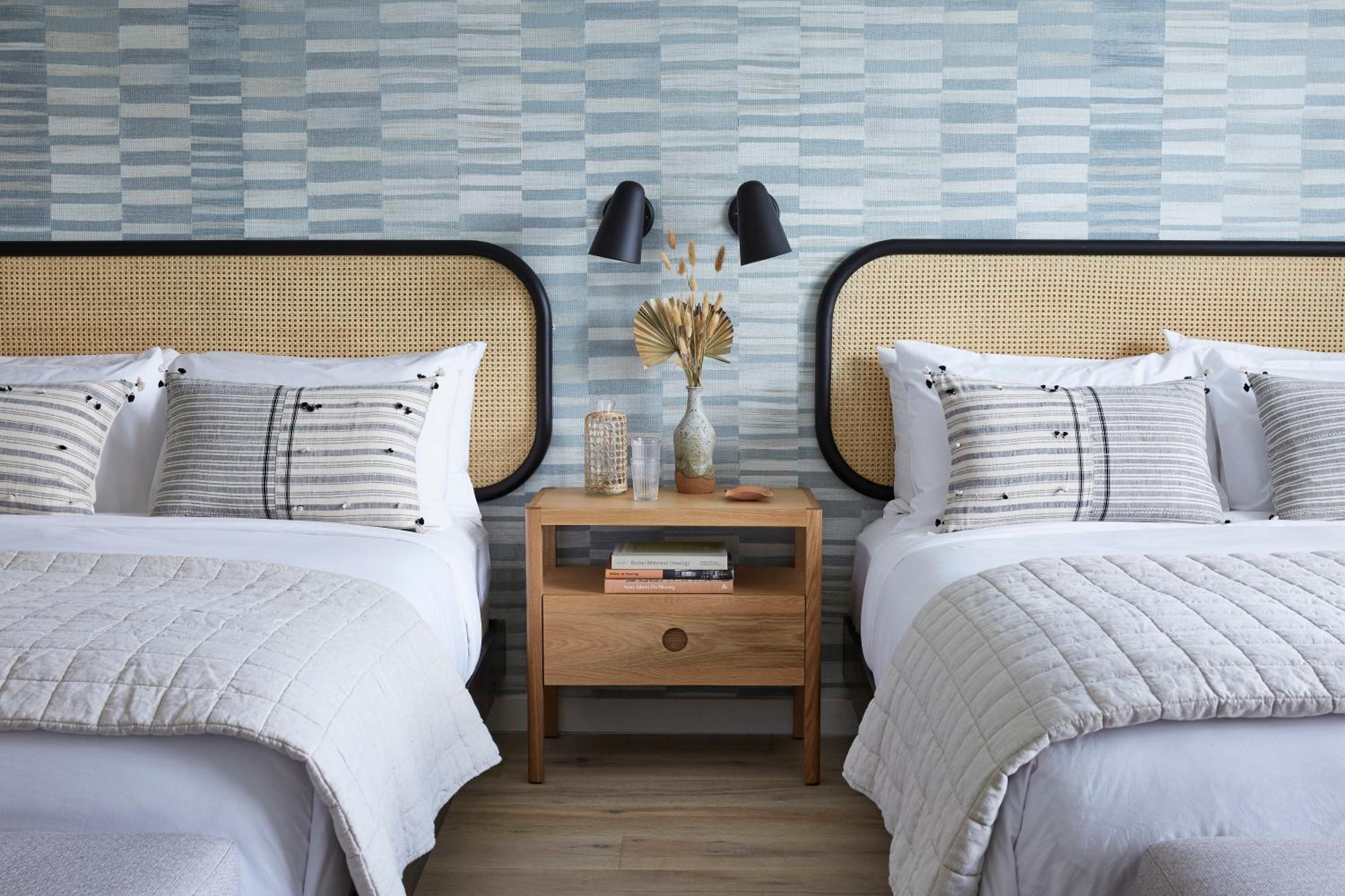 Deluxe Queen Room with Two Queen Beds photo 1