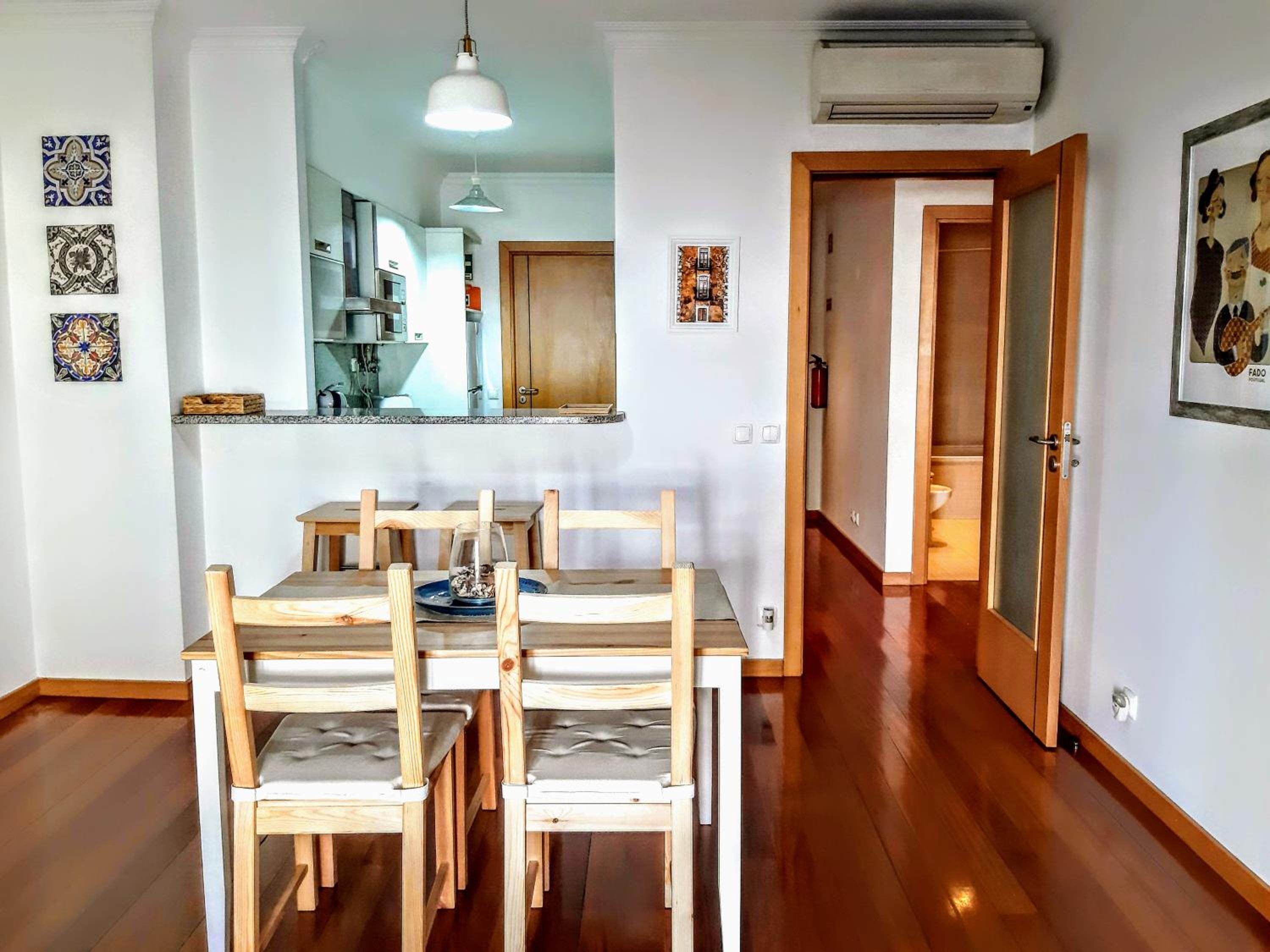One-Bedroom Apartment - Photo 2