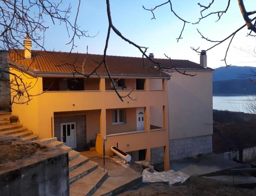 Apartment with Lake View photo 2