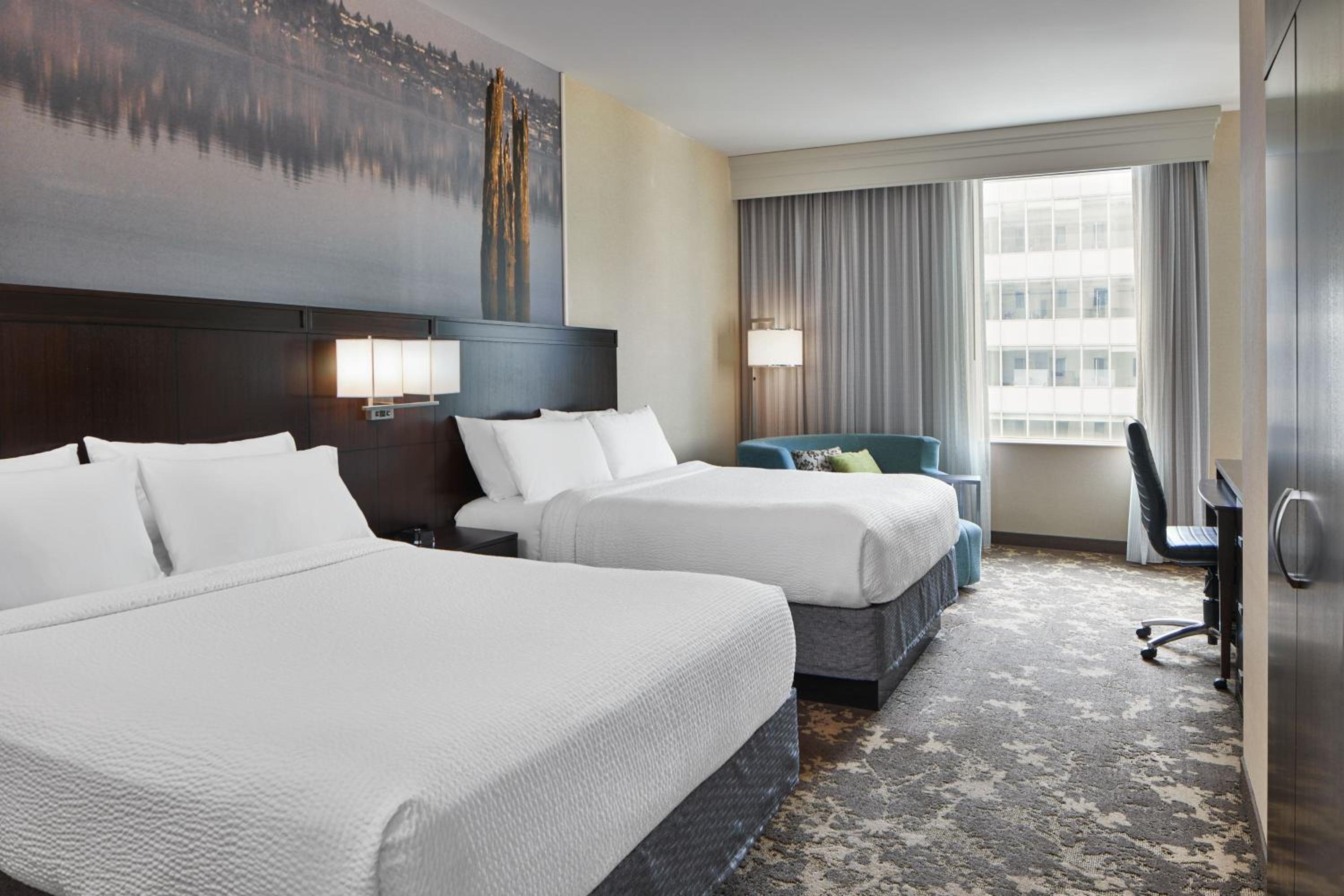 Queen Room with Two Queen Beds and Roll-In Shower - Mobility Access/Hearing Accessible