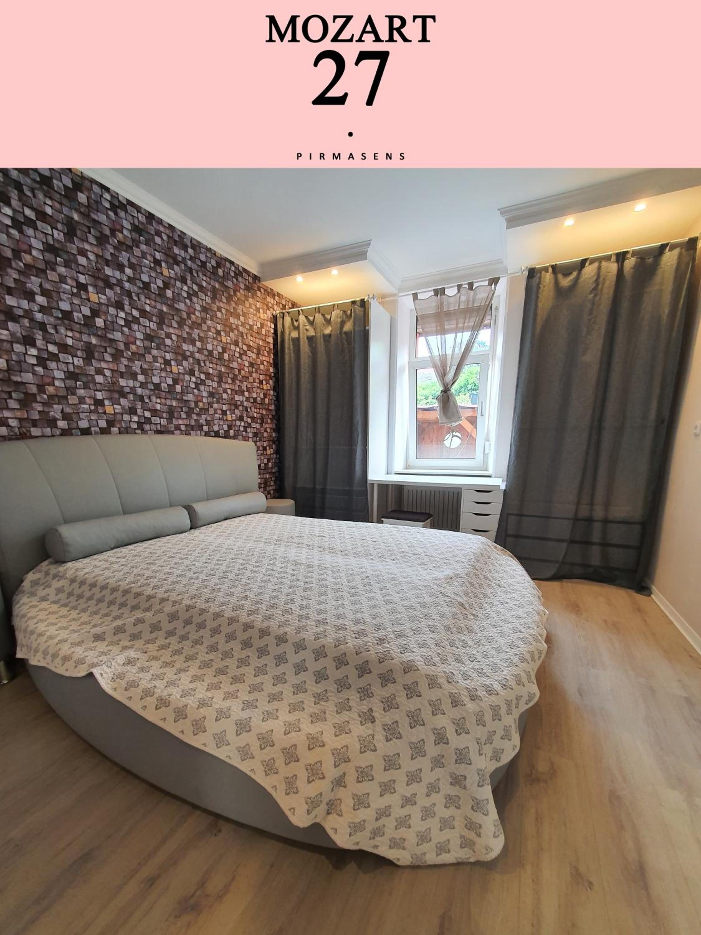 One-Bedroom Apartment - Photo 1