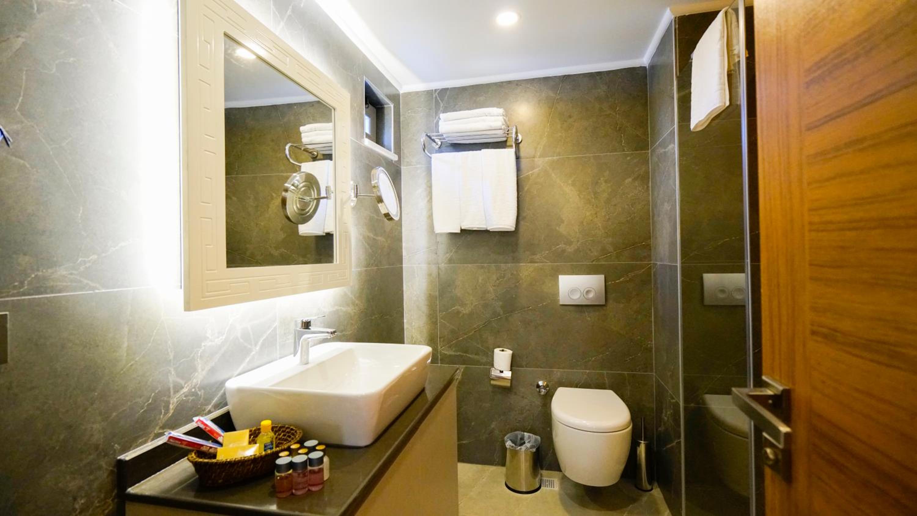 Deluxe Suite with Sea View