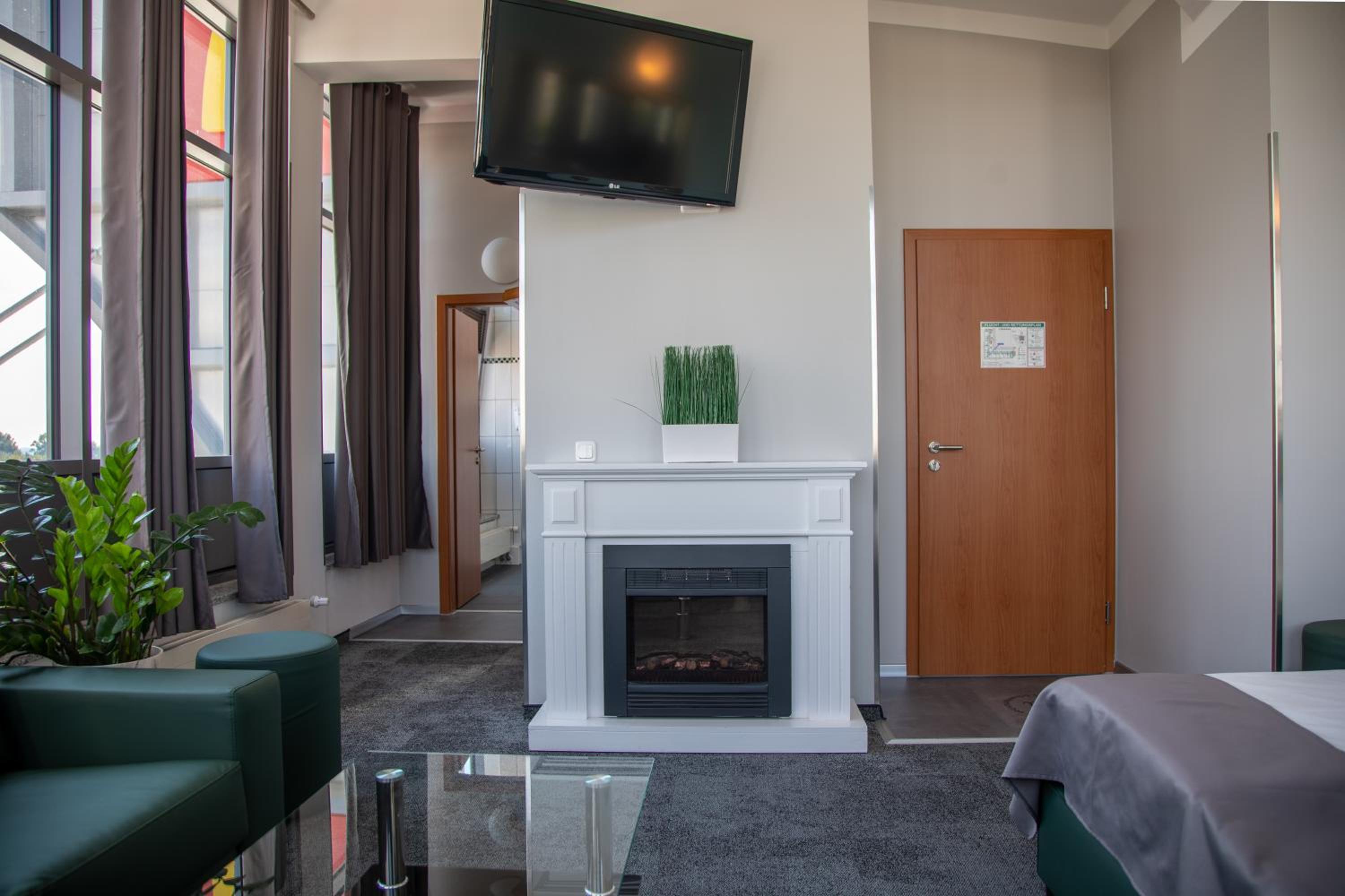 Double Room with Spa Bath - Photo 6