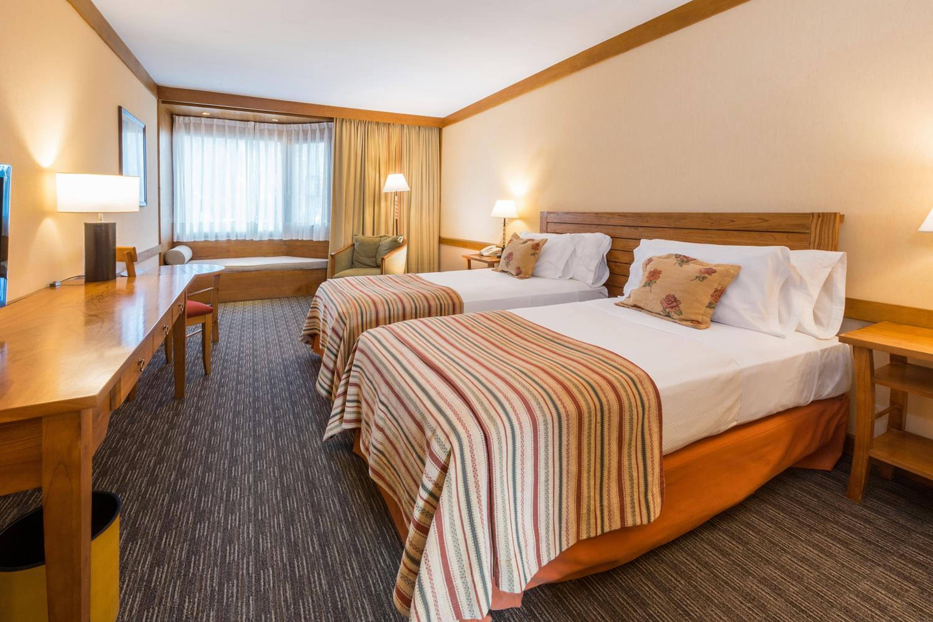 Superior Triple Room with Lake View photo 3
