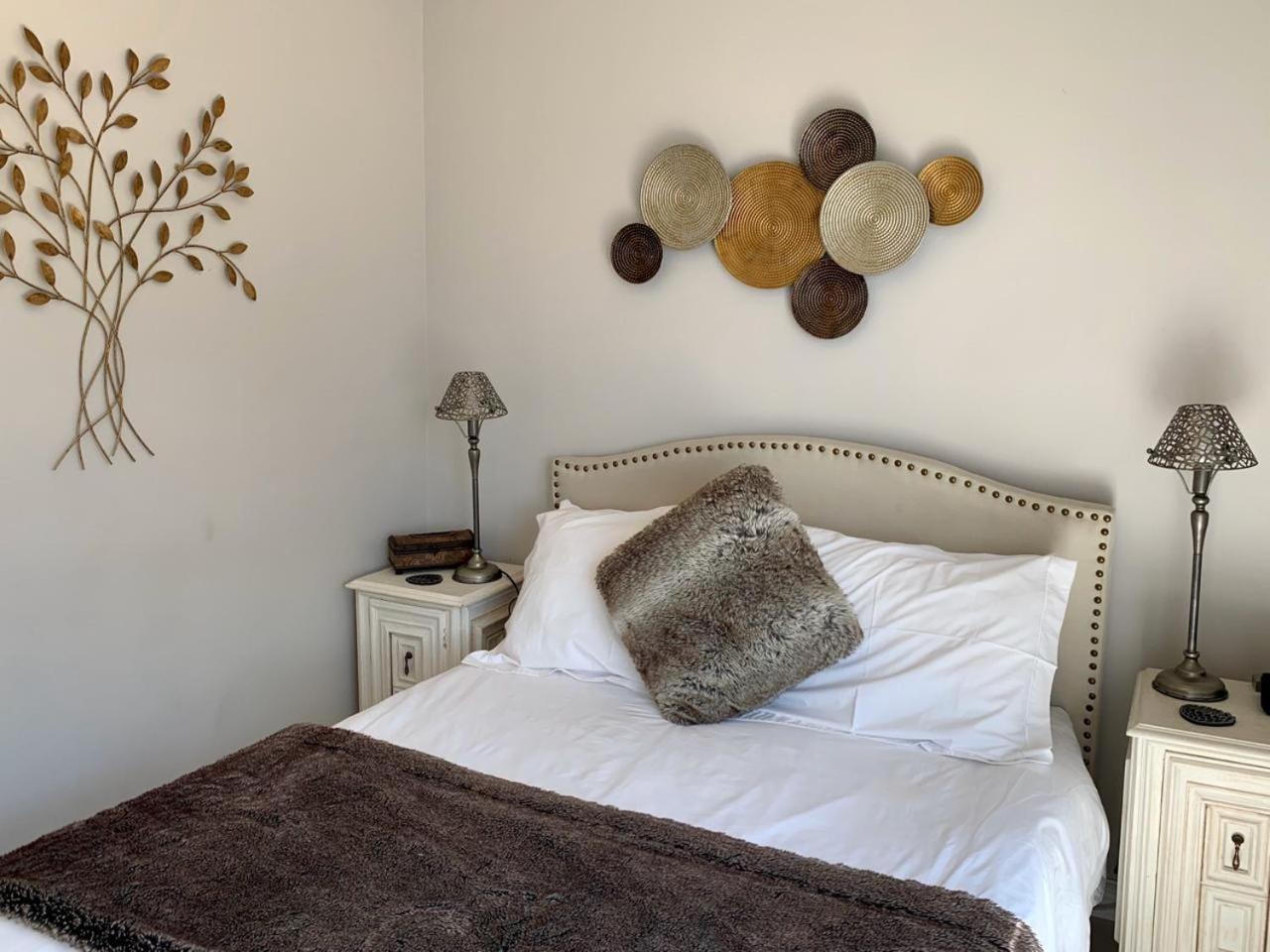 Three-Bedroom House photo 2