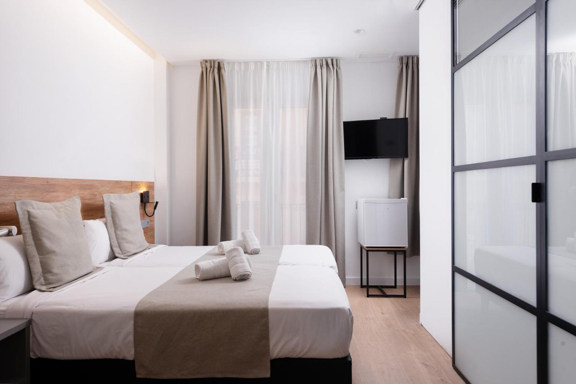 Double or Twin Room - Photo 7