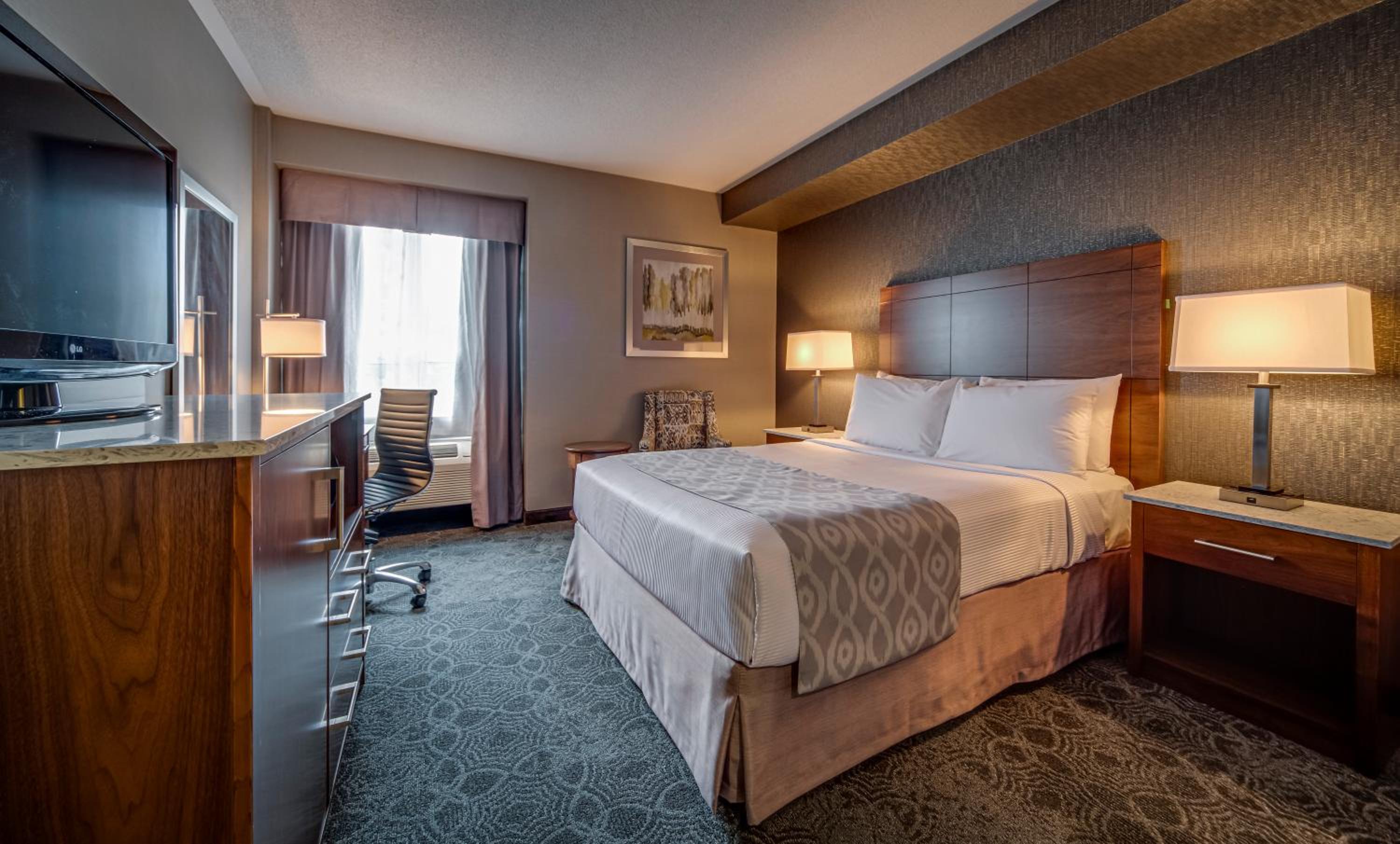 Standard Room with 1 Queen Bed - Photo 1