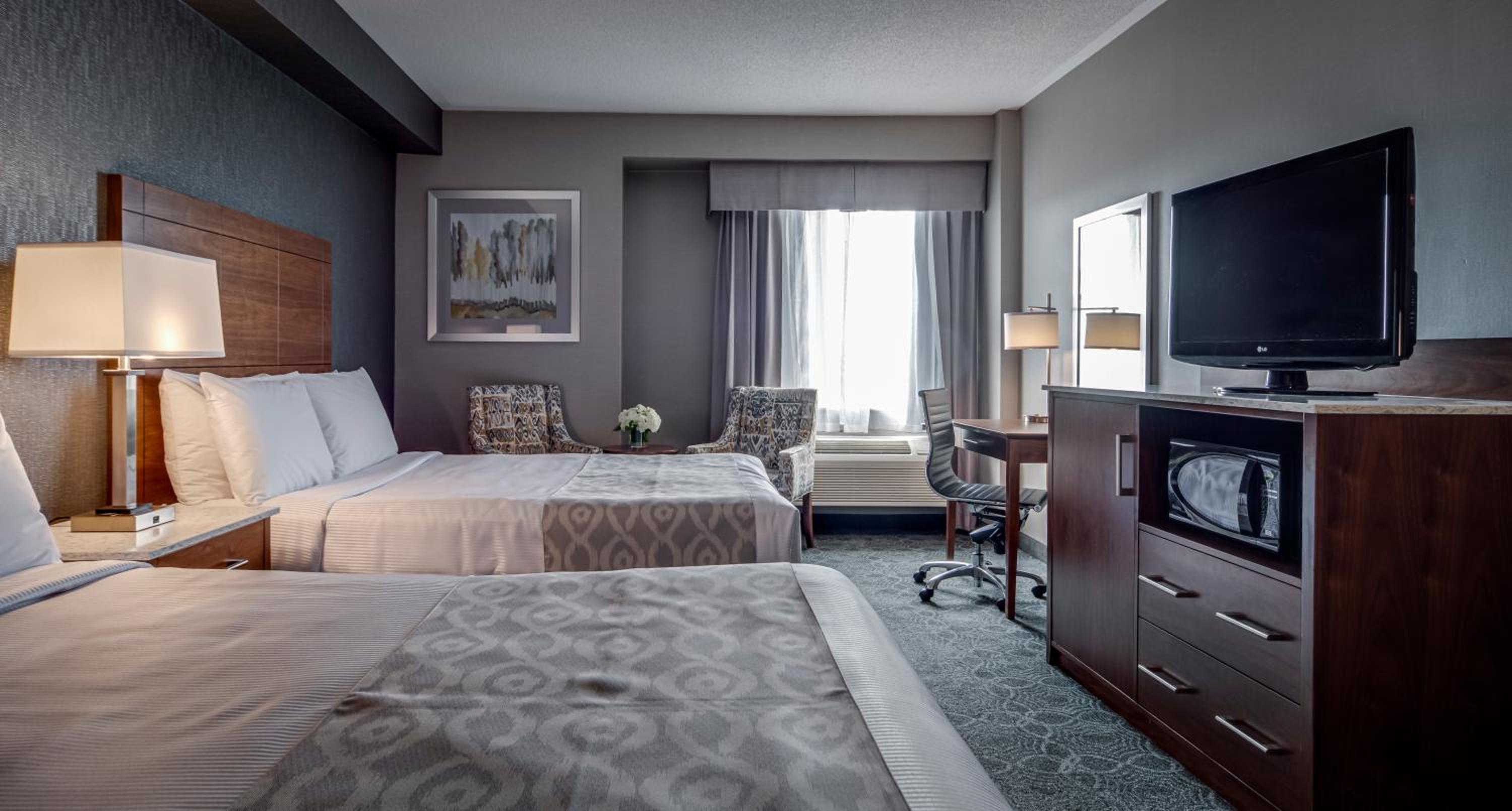Standard Room with Two Queen Beds - Photo 3