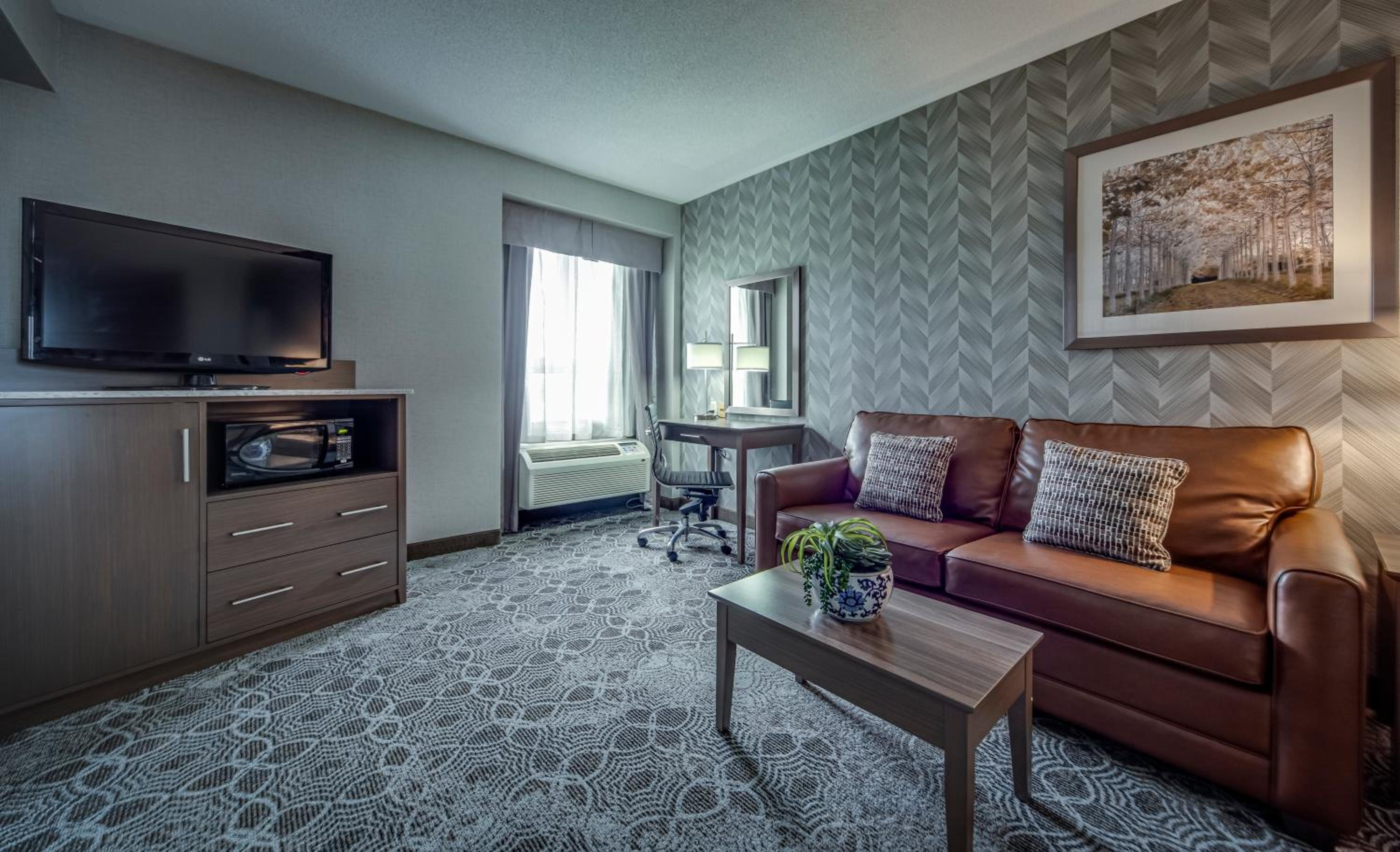 Deluxe King Suite with Jetted Tub and Living Room - Photo 8