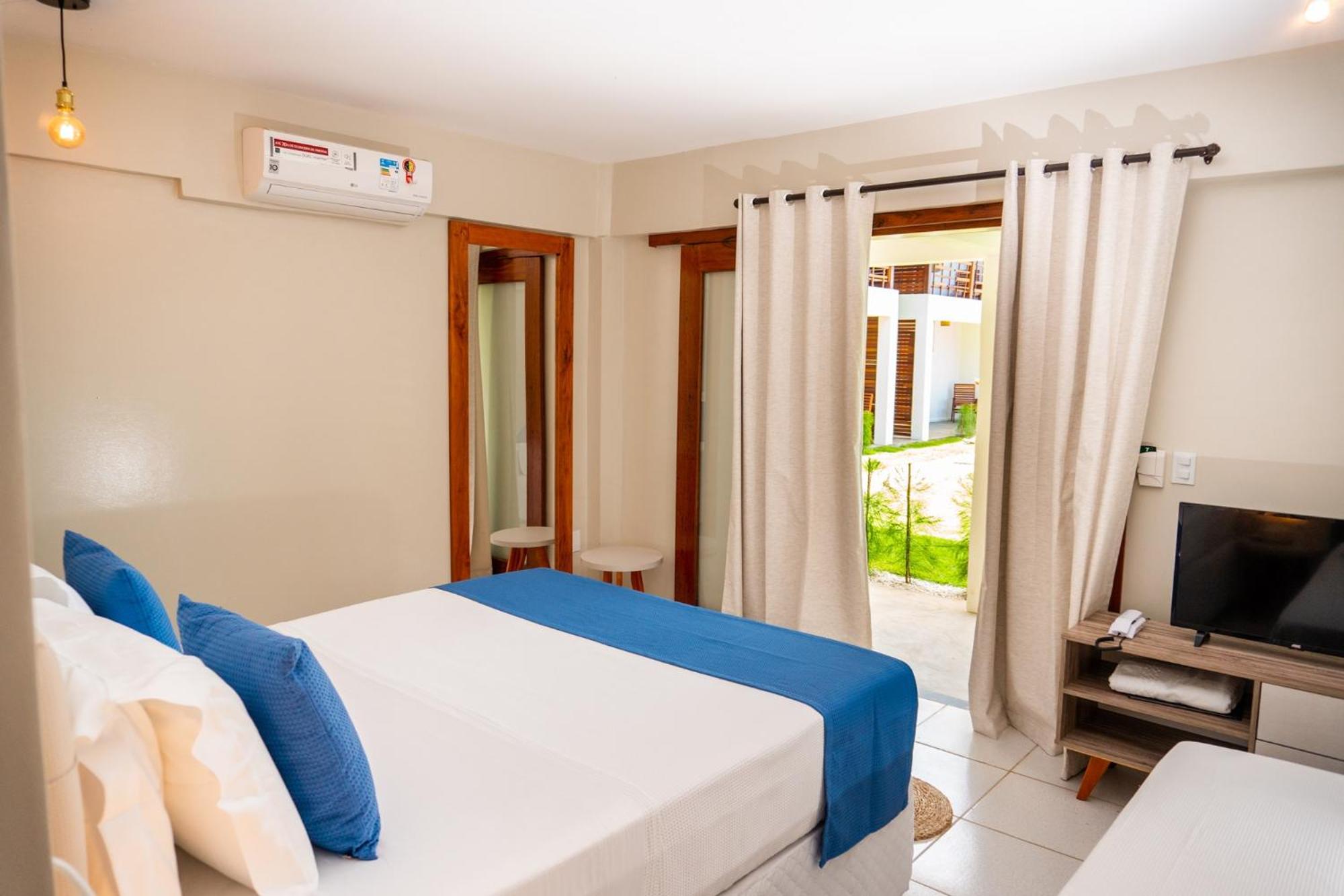 Queen Room with Pool View - Photo 1