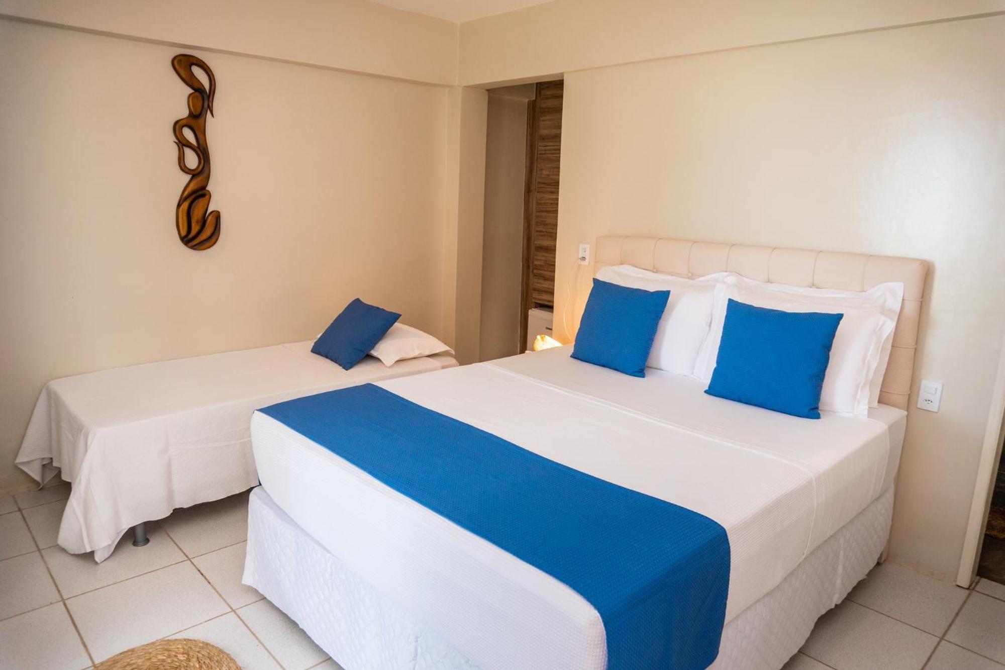 Queen Room with Pool View - Photo 2