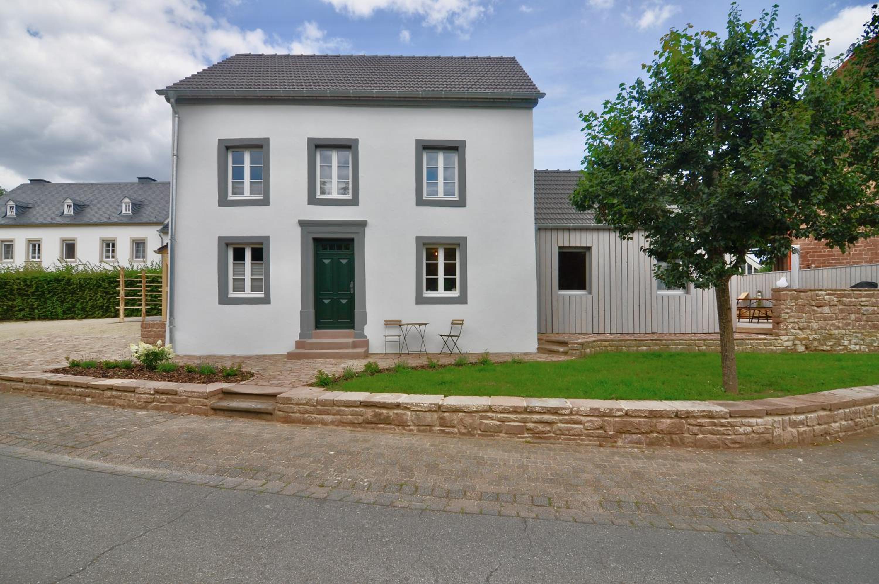 Three-Bedroom House photo 3
