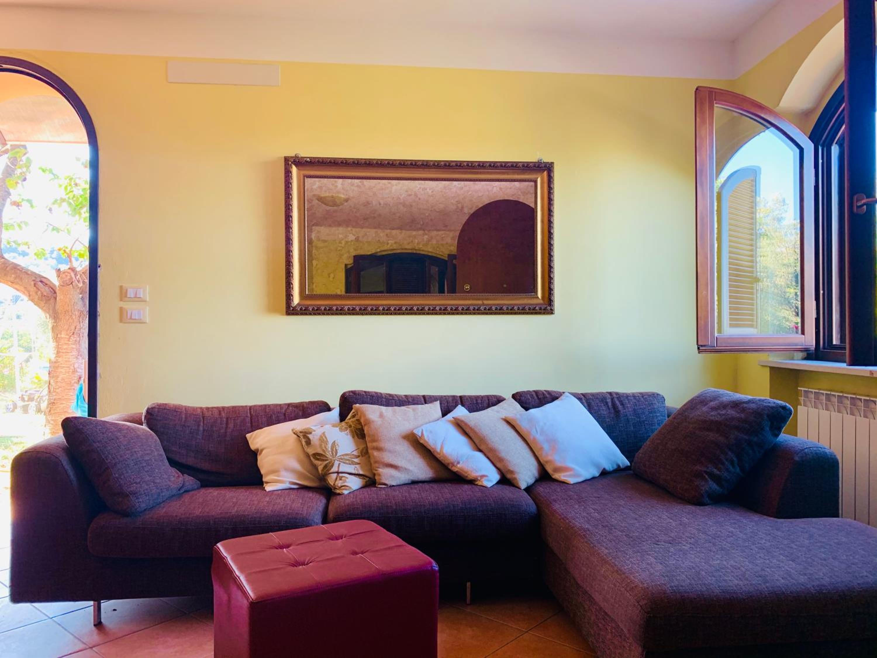 Villa - Photo 1