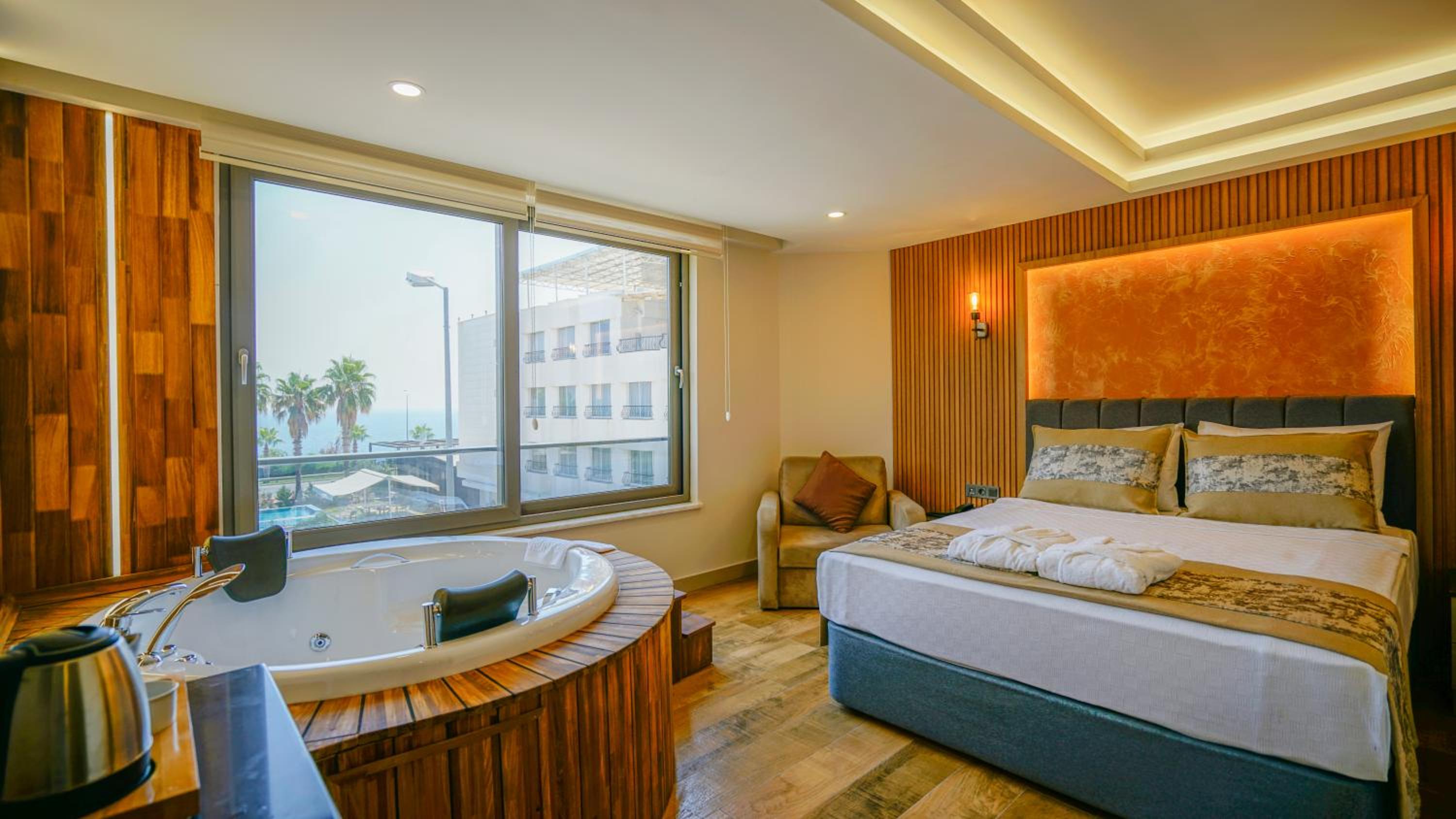 Deluxe Suite with Sea View