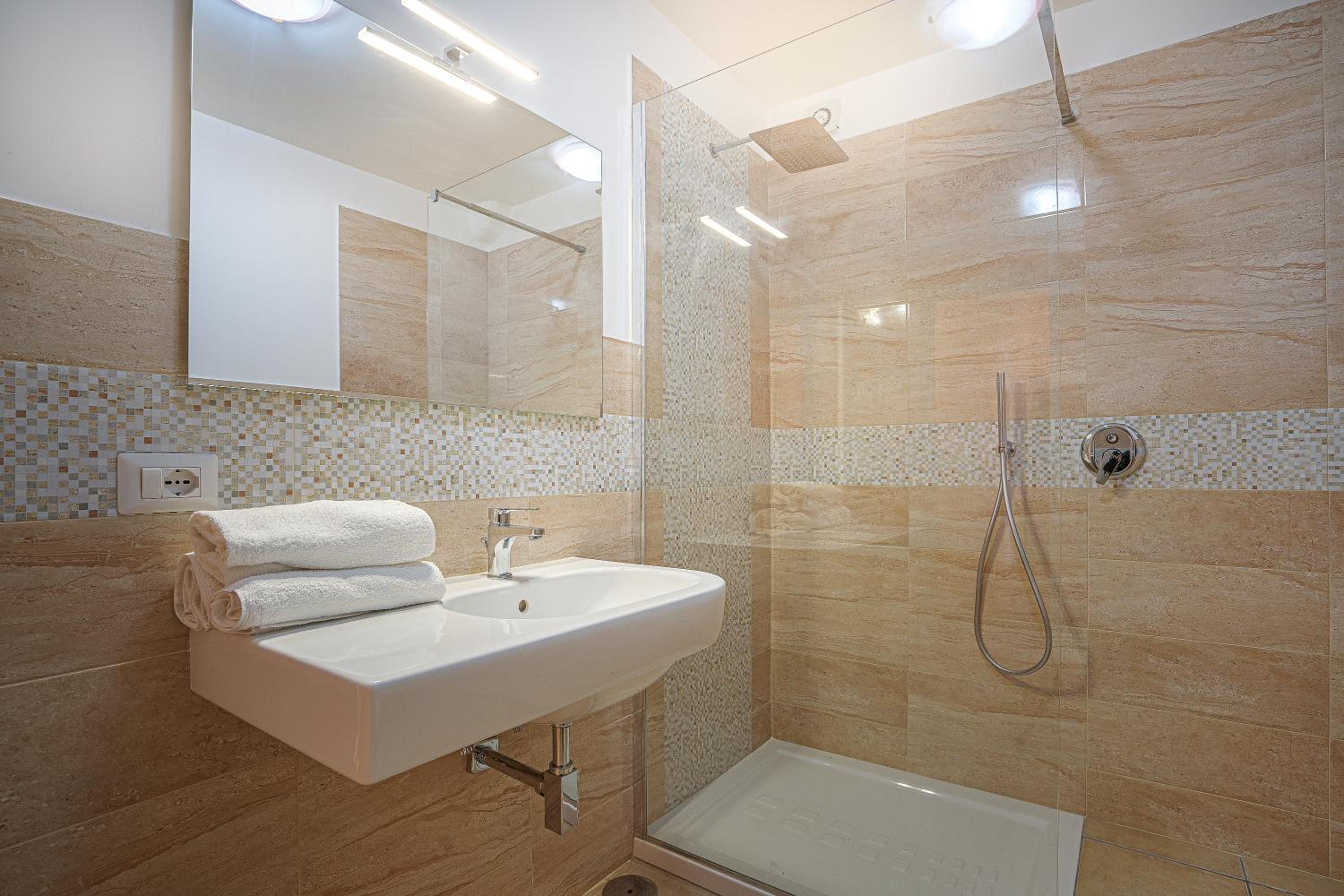 Double Room - Photo 10