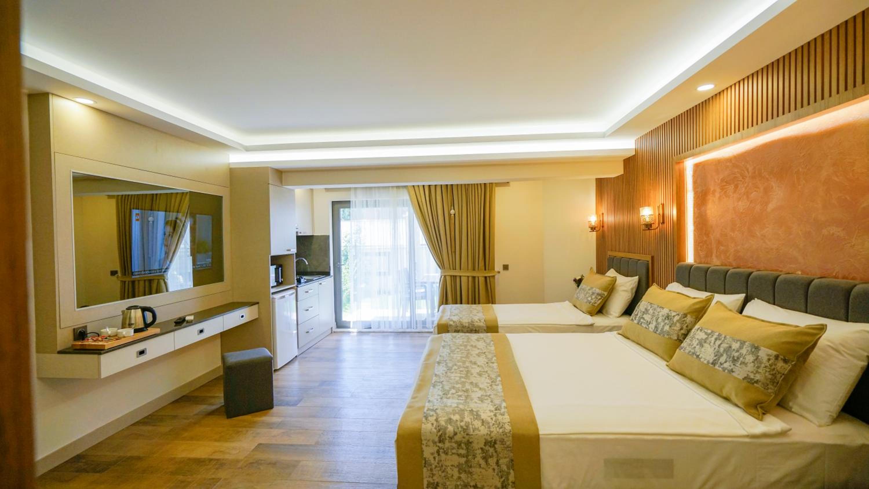 Suite with Garden View