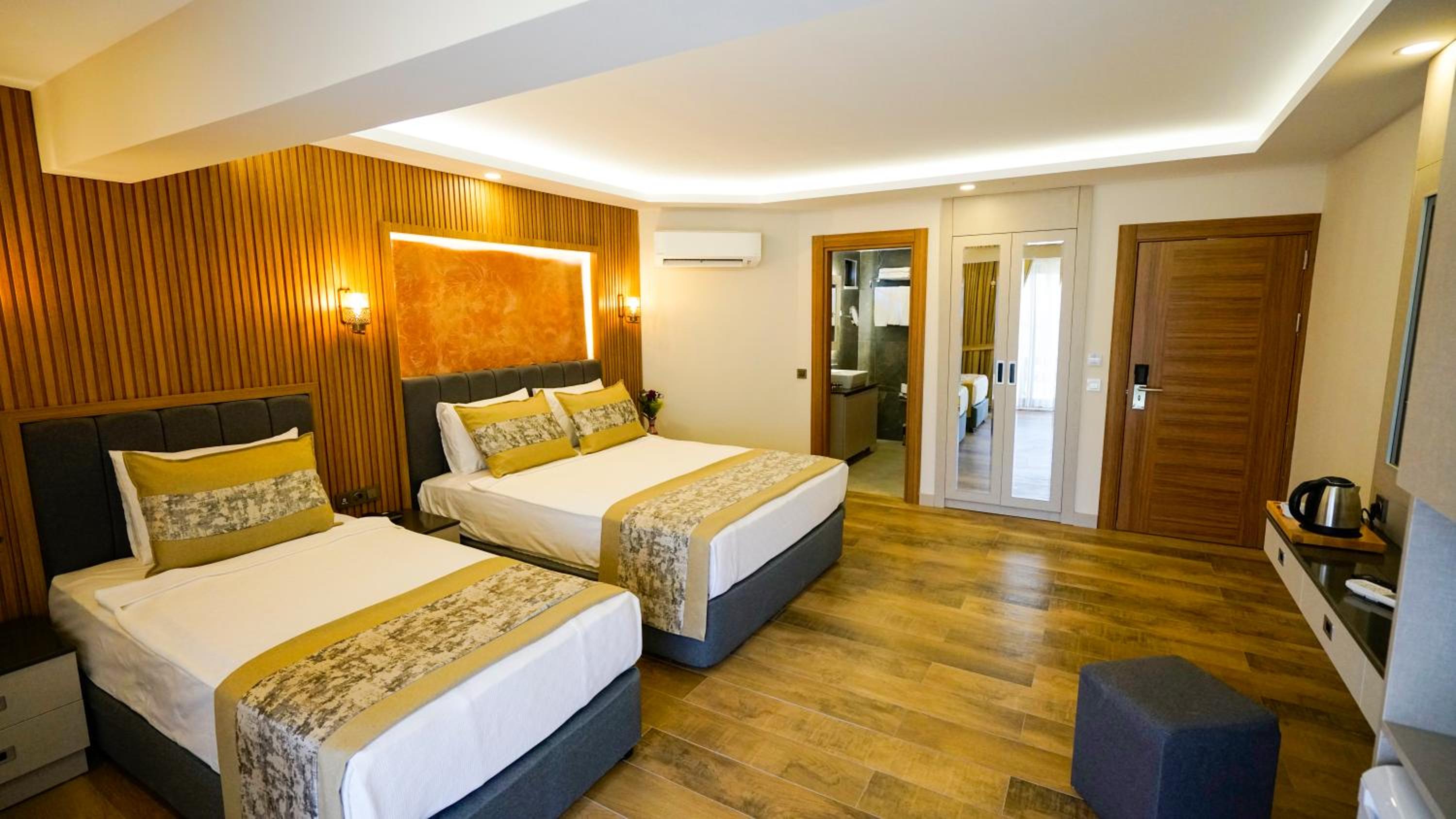 Suite with Garden View