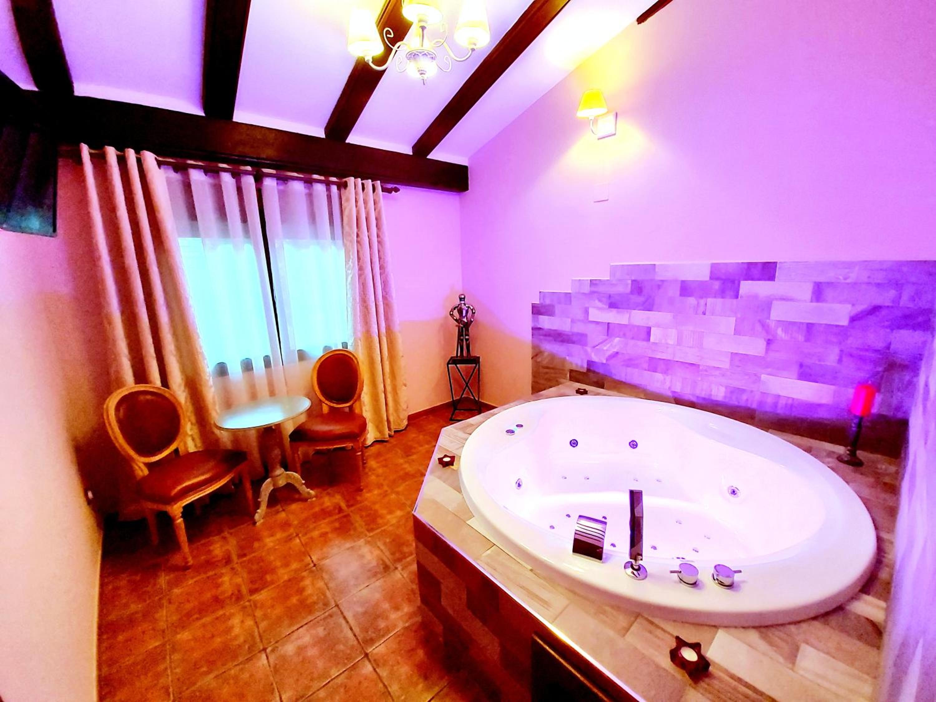 One-Bedroom Apartment with Jacuzzi photo 3