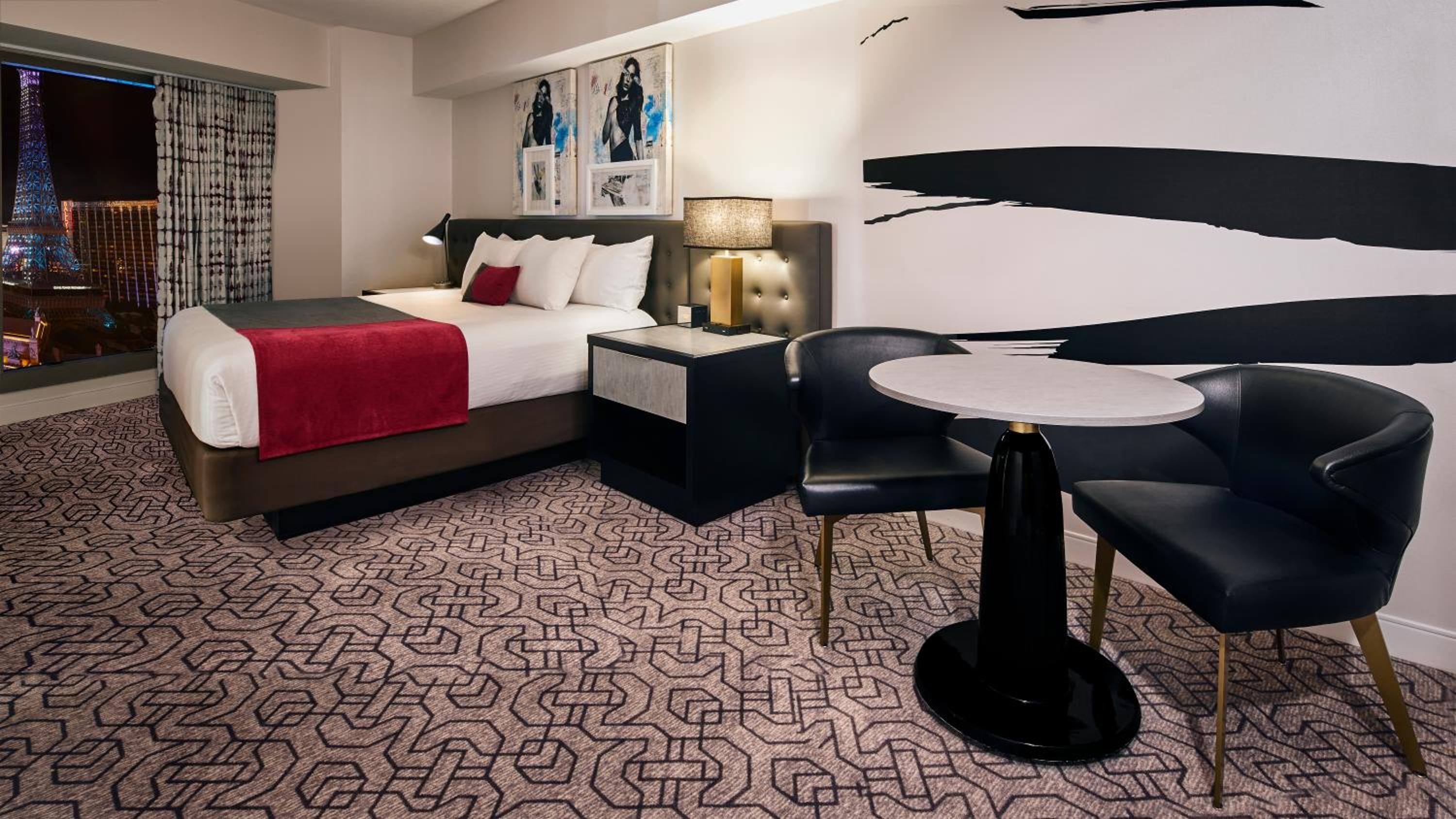 Ultra Hip Strip Suite, 1 King, Non-Smoking - Photo 4