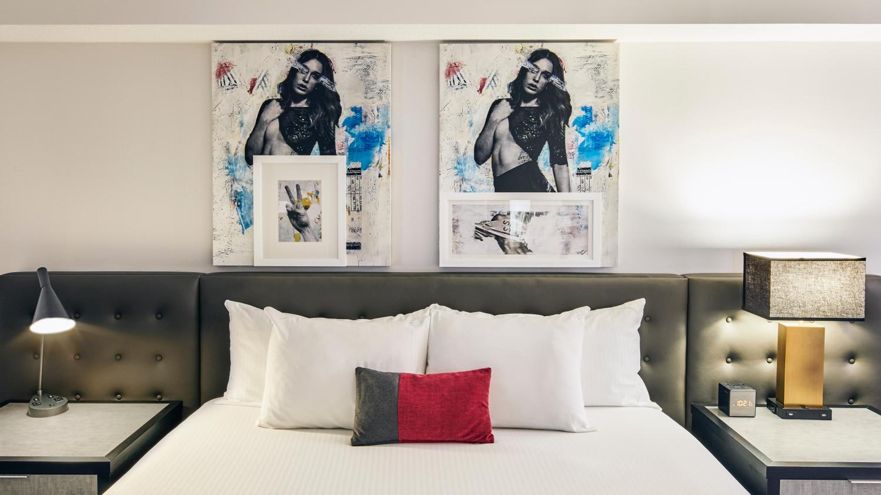 Ultra Hip Strip Suite, 1 King, Non-Smoking - Photo 2