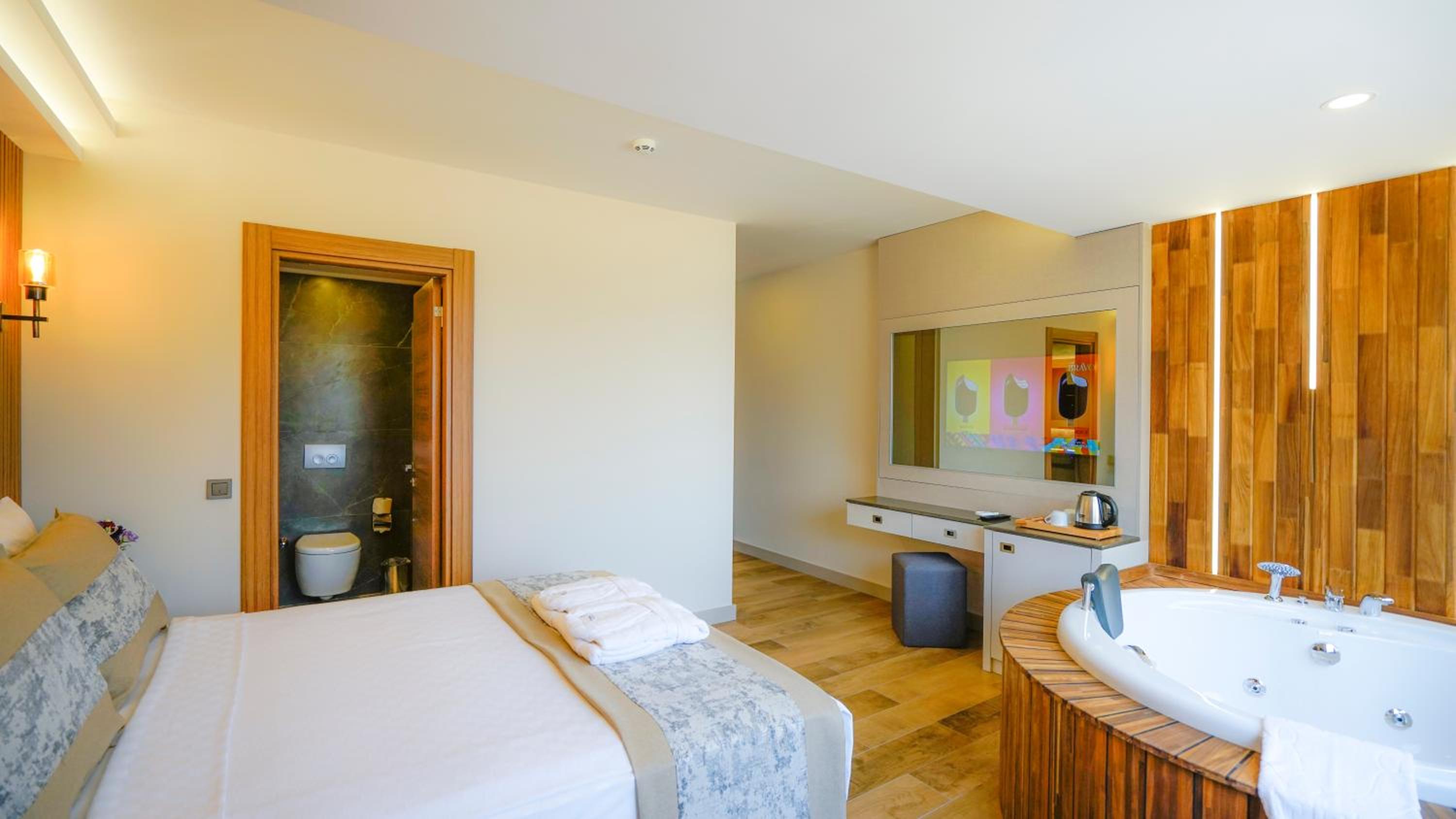 Deluxe Suite with Sea View