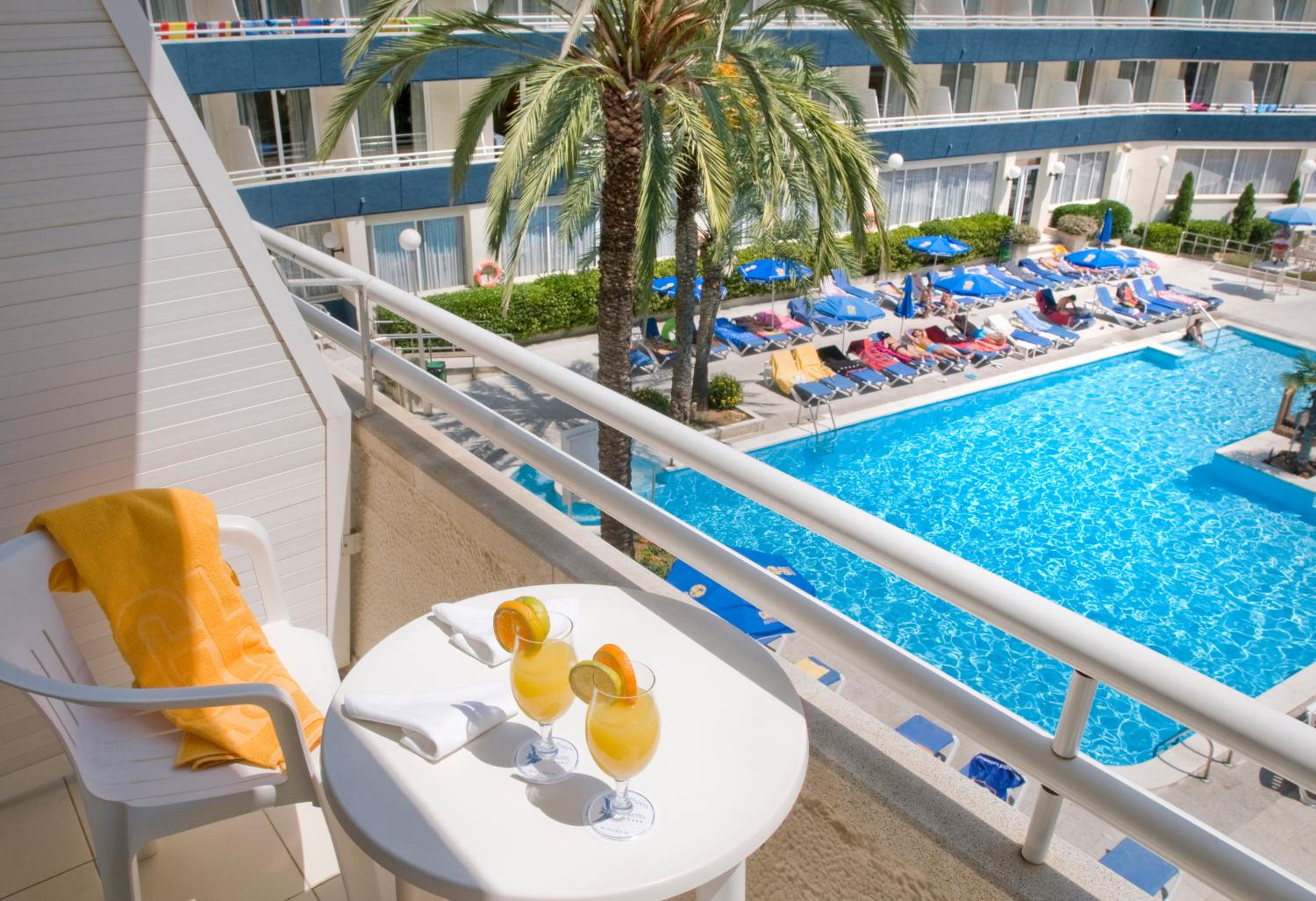 Double or Twin Room with Balcony and Pool View - Photo 11