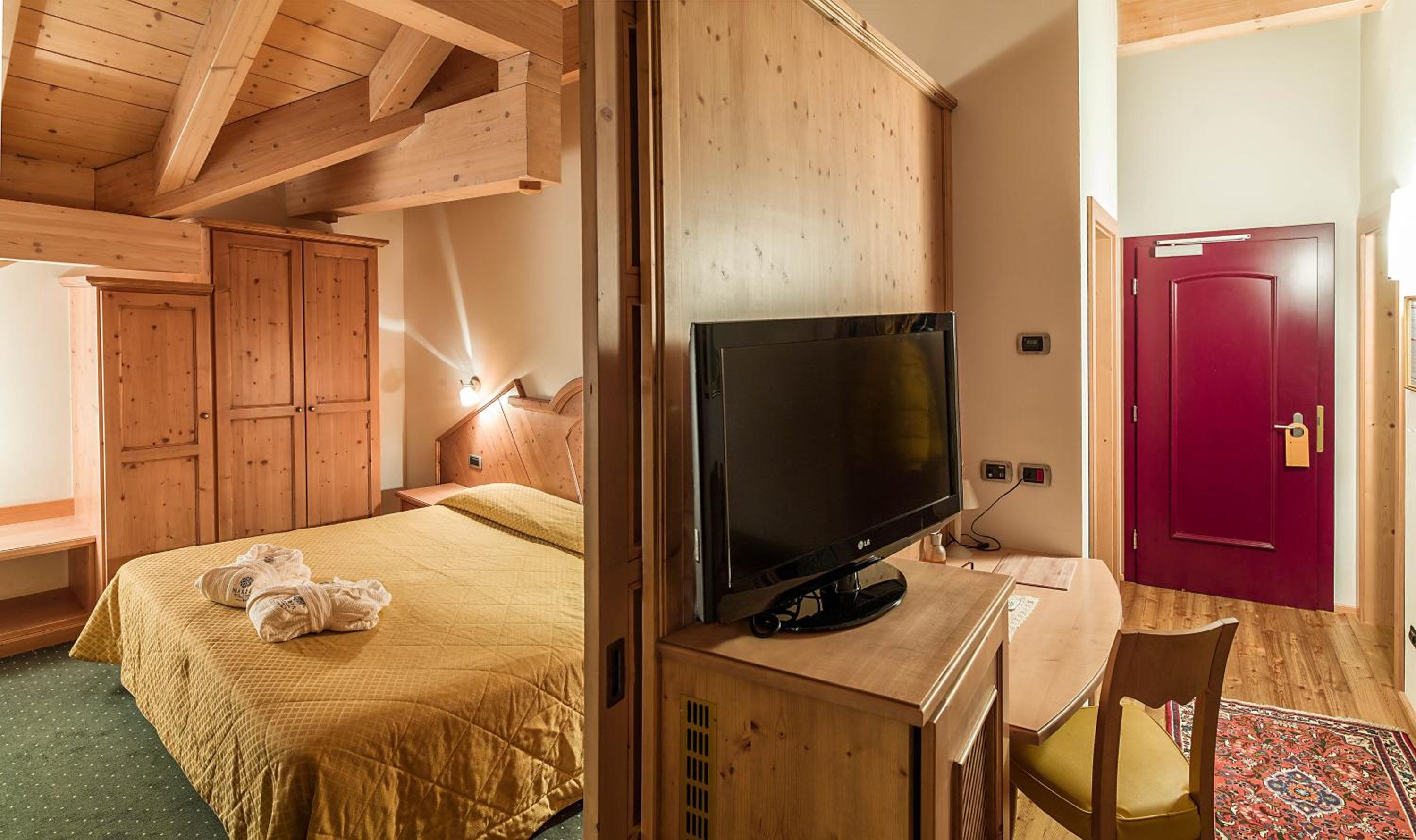 Superior Double or Twin Room photo 3