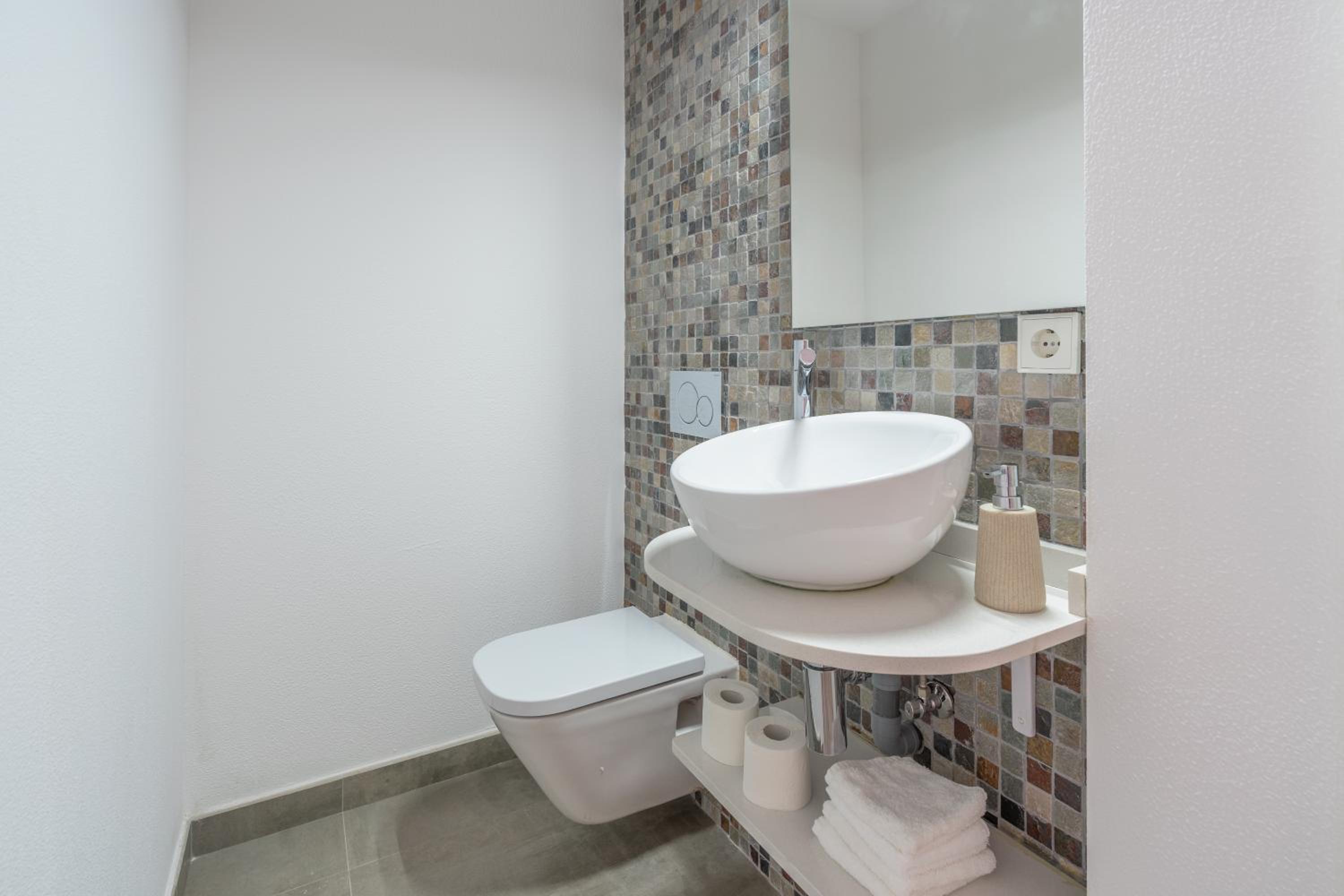 Deluxe Bungalow with Sea View - Photo 10