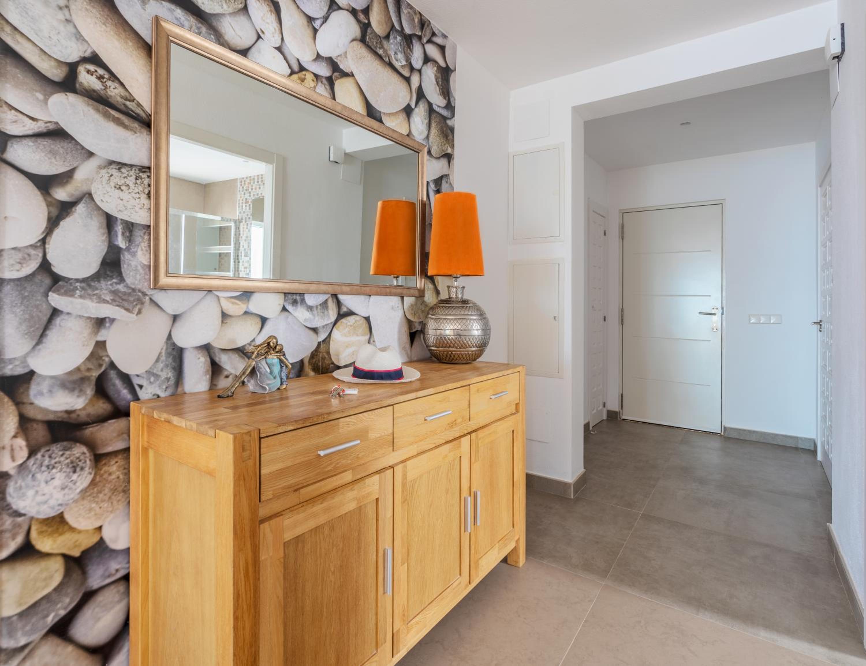 Deluxe Bungalow with Sea View - Photo 11