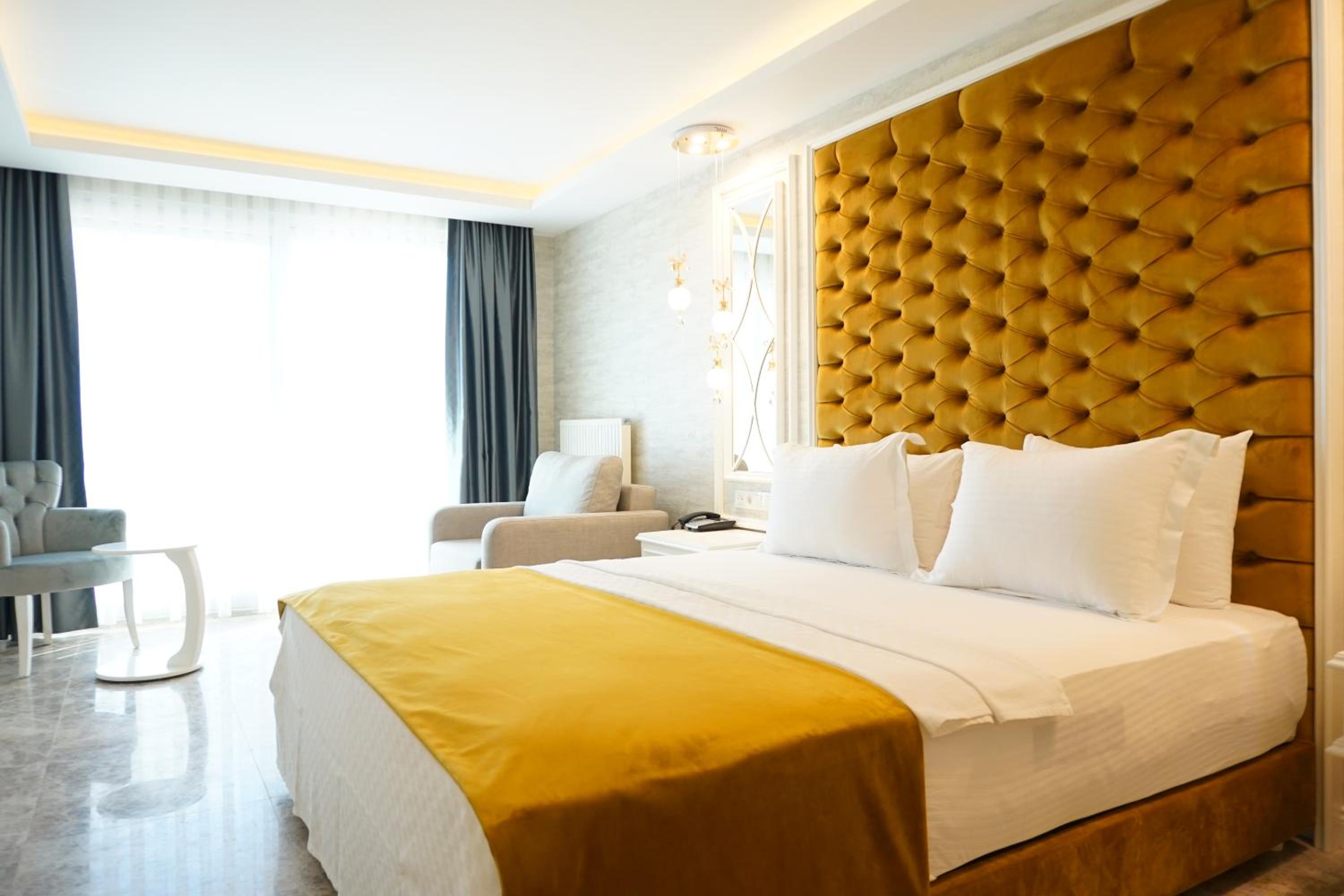 Standard Queen Room