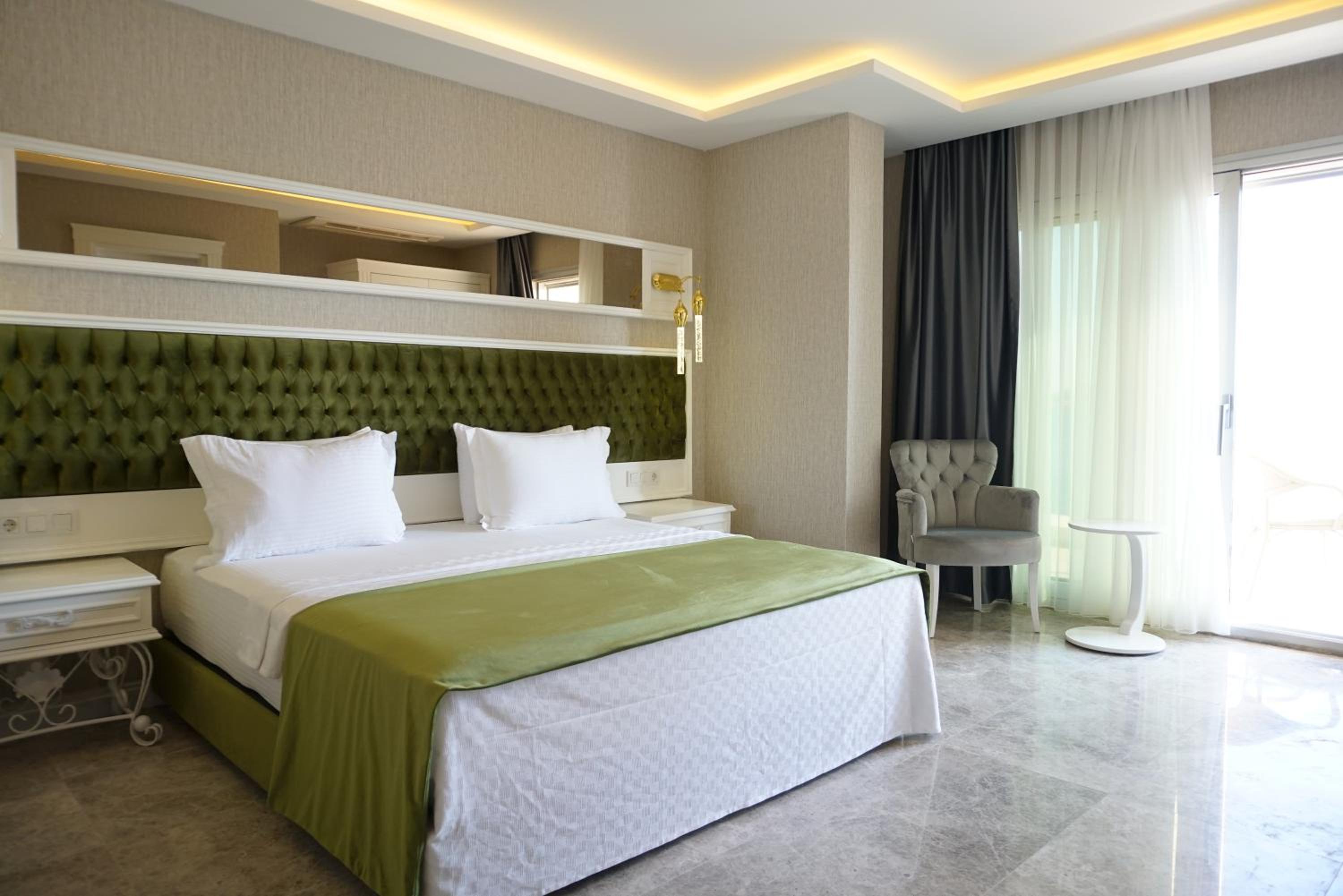 Deluxe Double Room with Balcony and Sea View