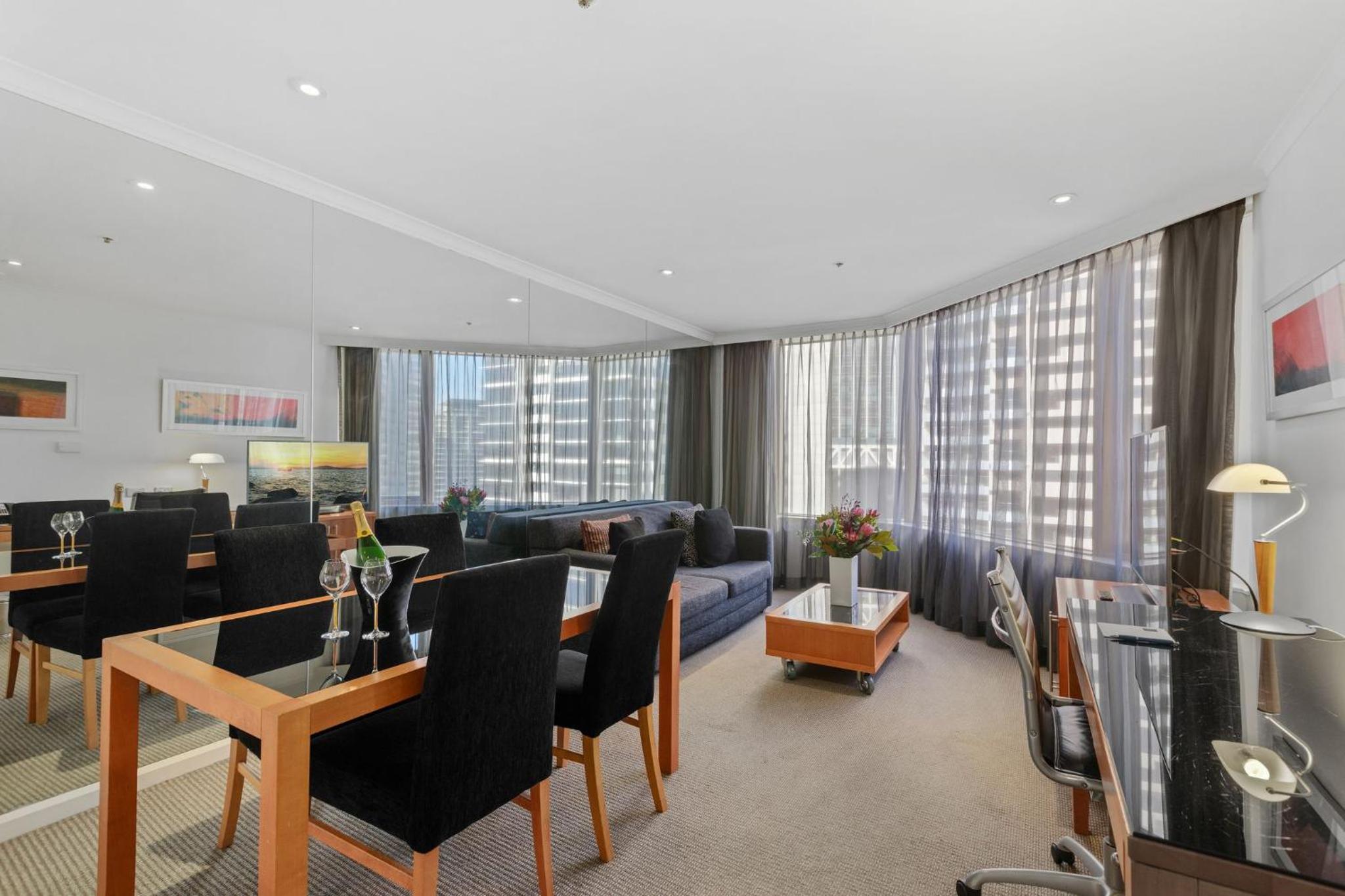 One-Bedroom Suite Apartment with Deluxe View (Non-Refurbished) thumbnail 5