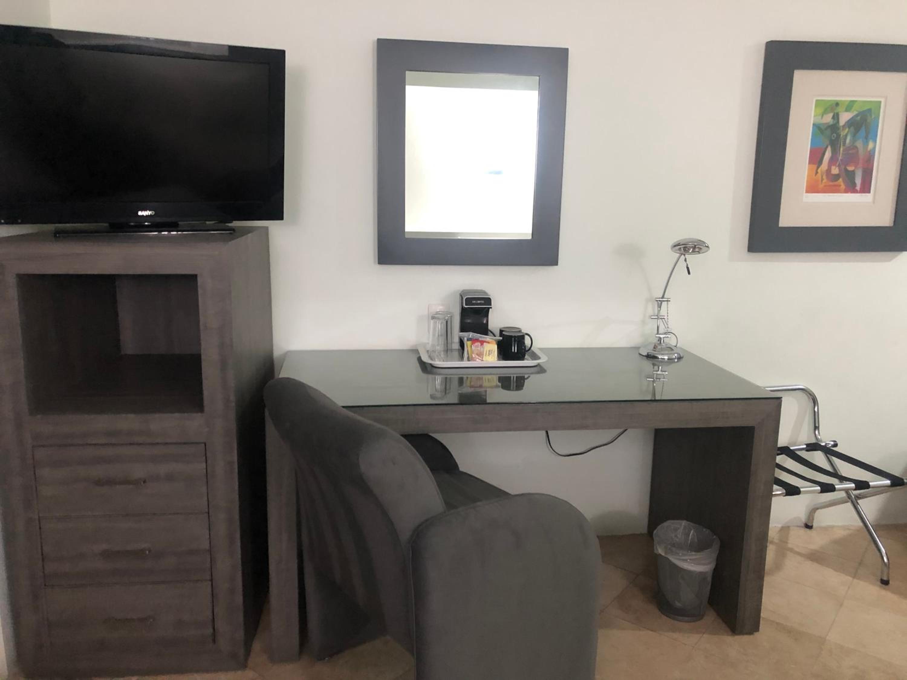 Double Room with Two Double Beds with Internal View - Photo 9