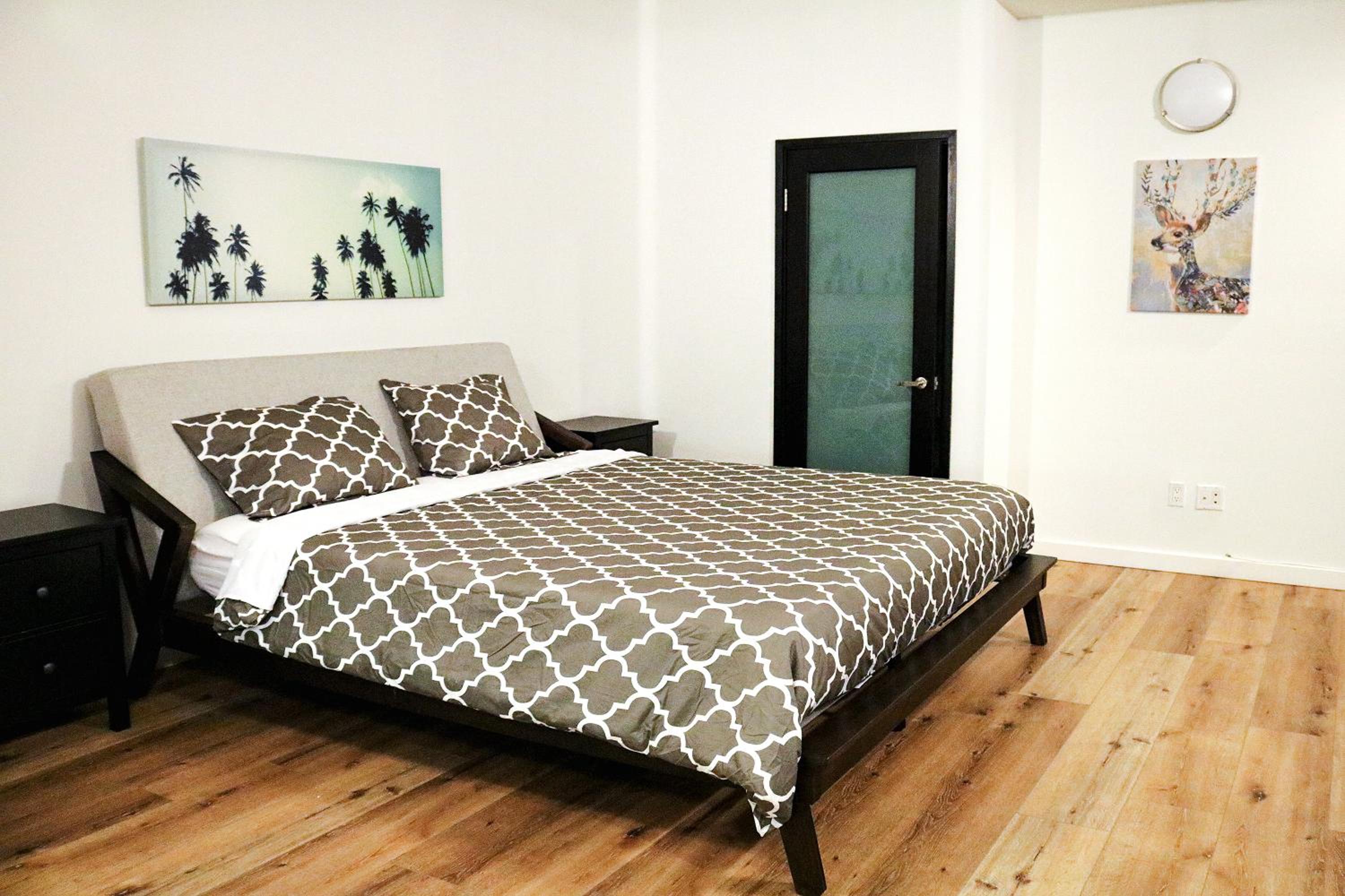 Loft Suite with One King Bed, One Twin Bed, Non-Smoking photo 3