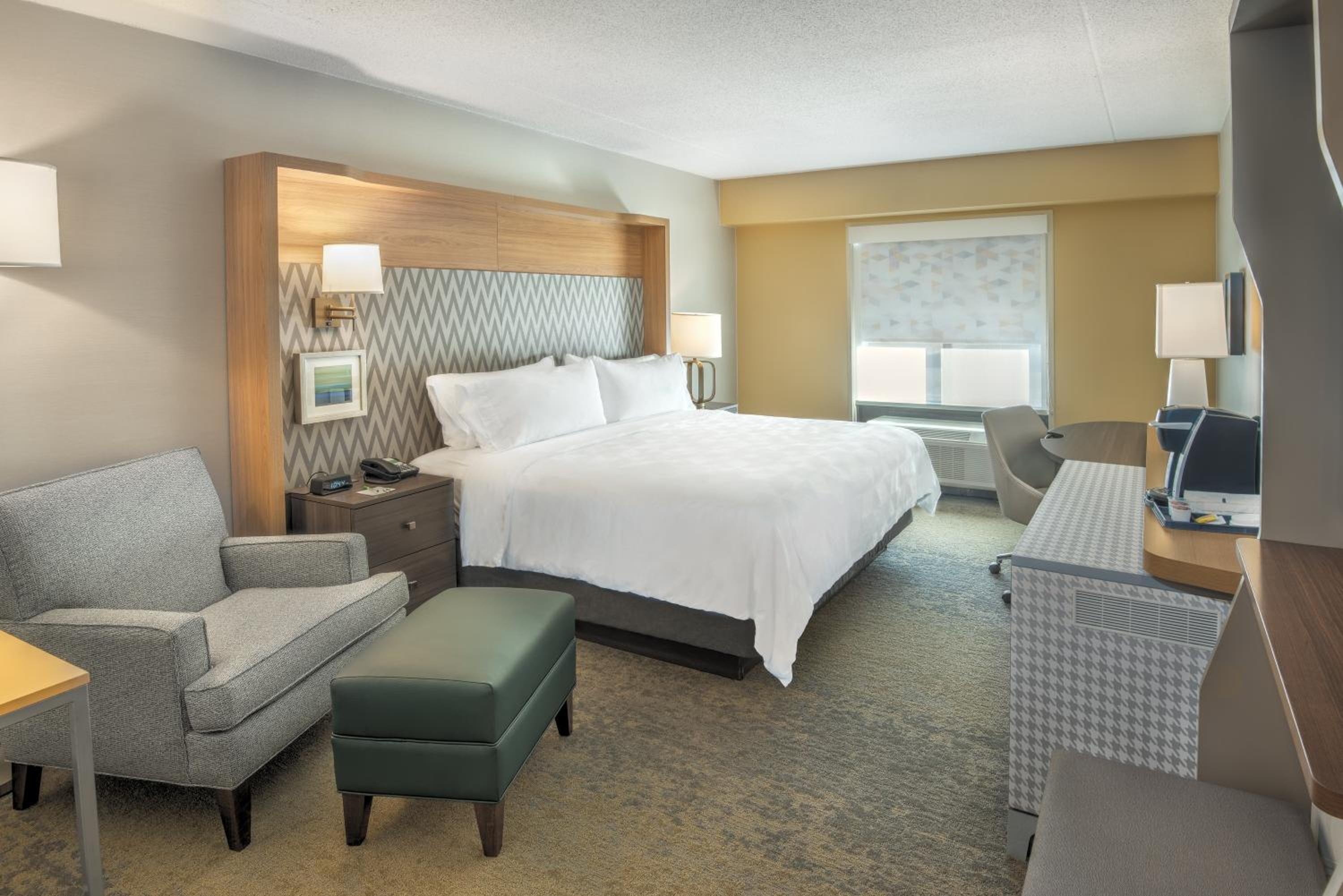 Standard King Room - Photo 5