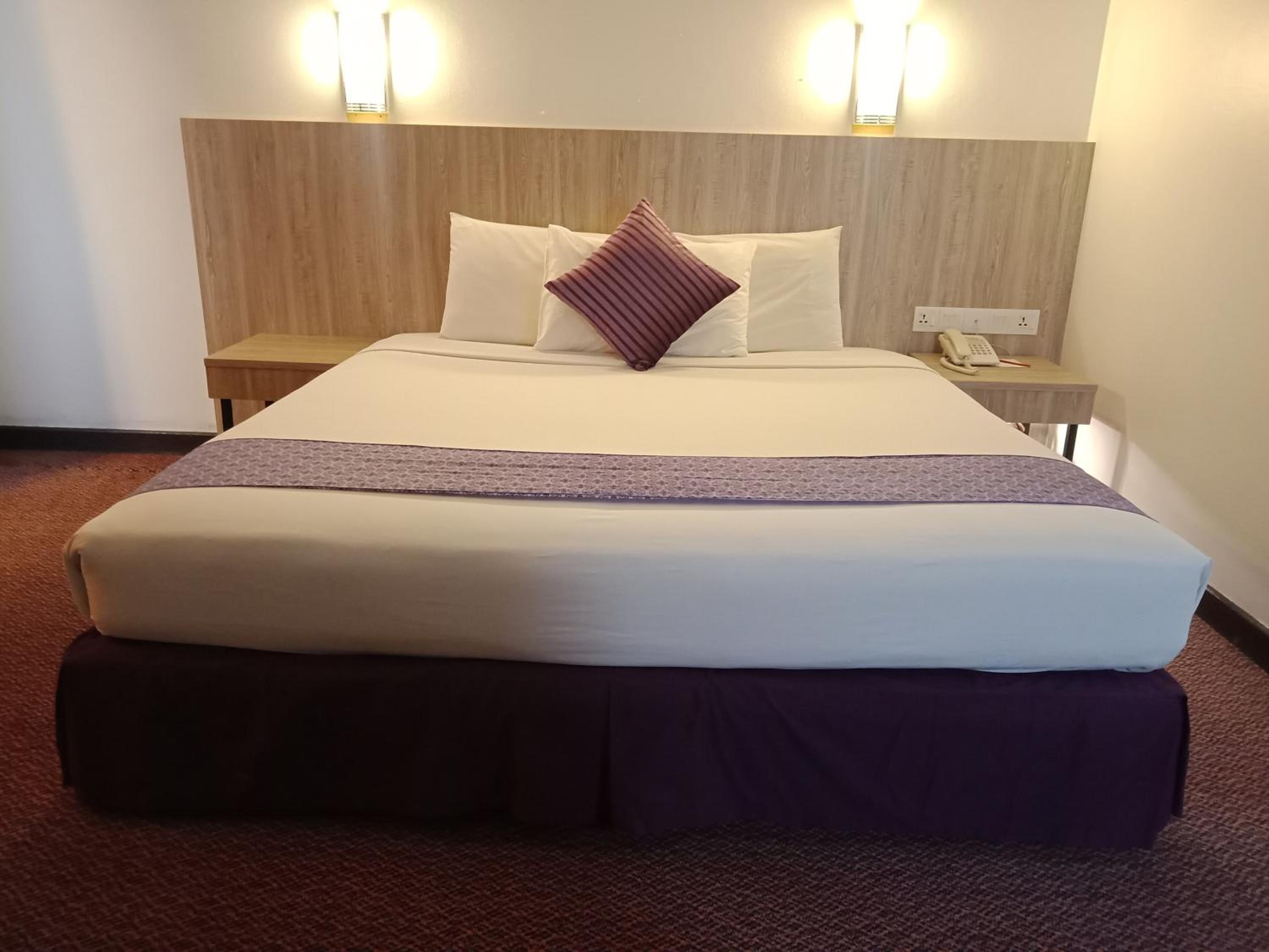 Premium Double - Renovated Room  photo 3