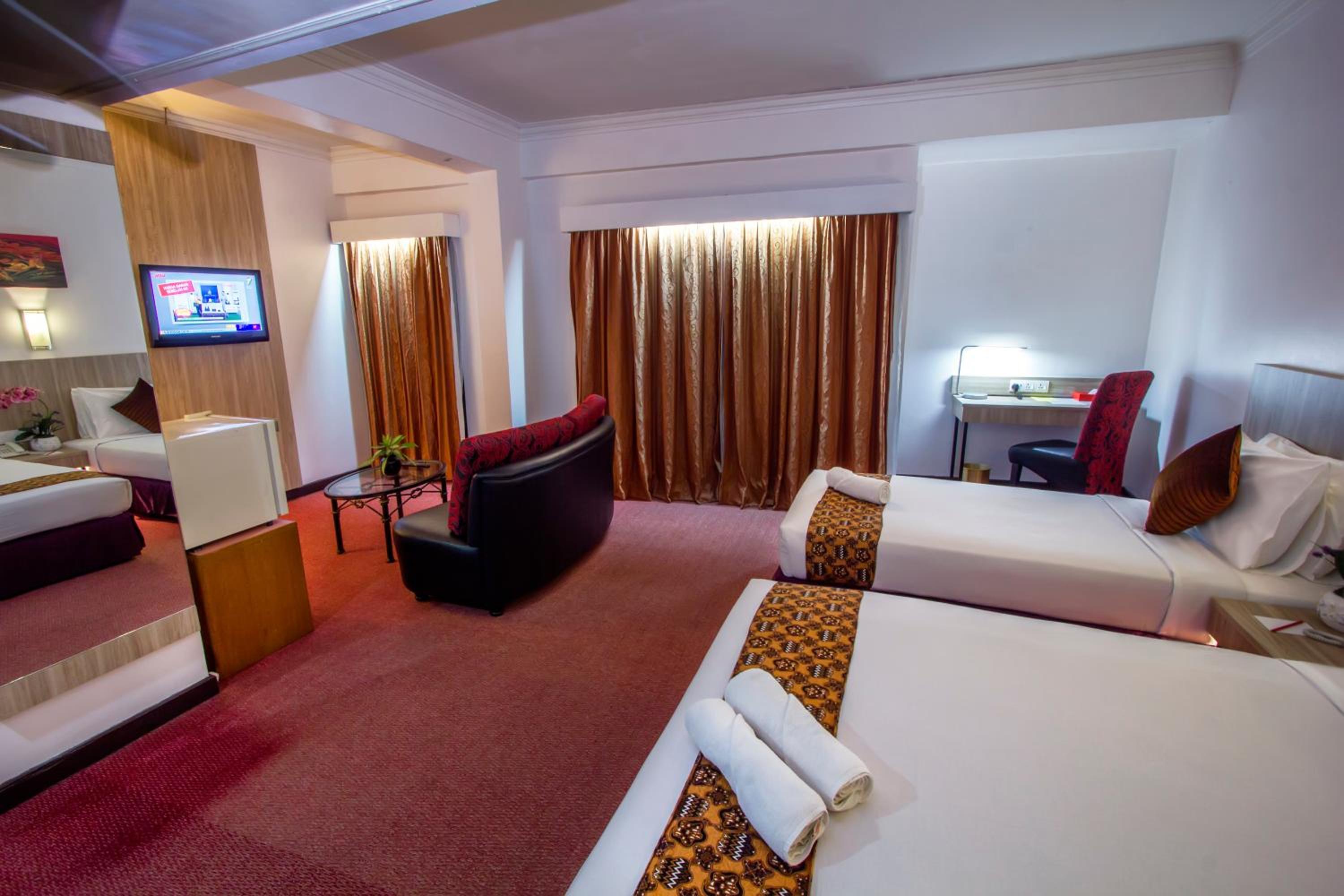 Suite - Photo 1