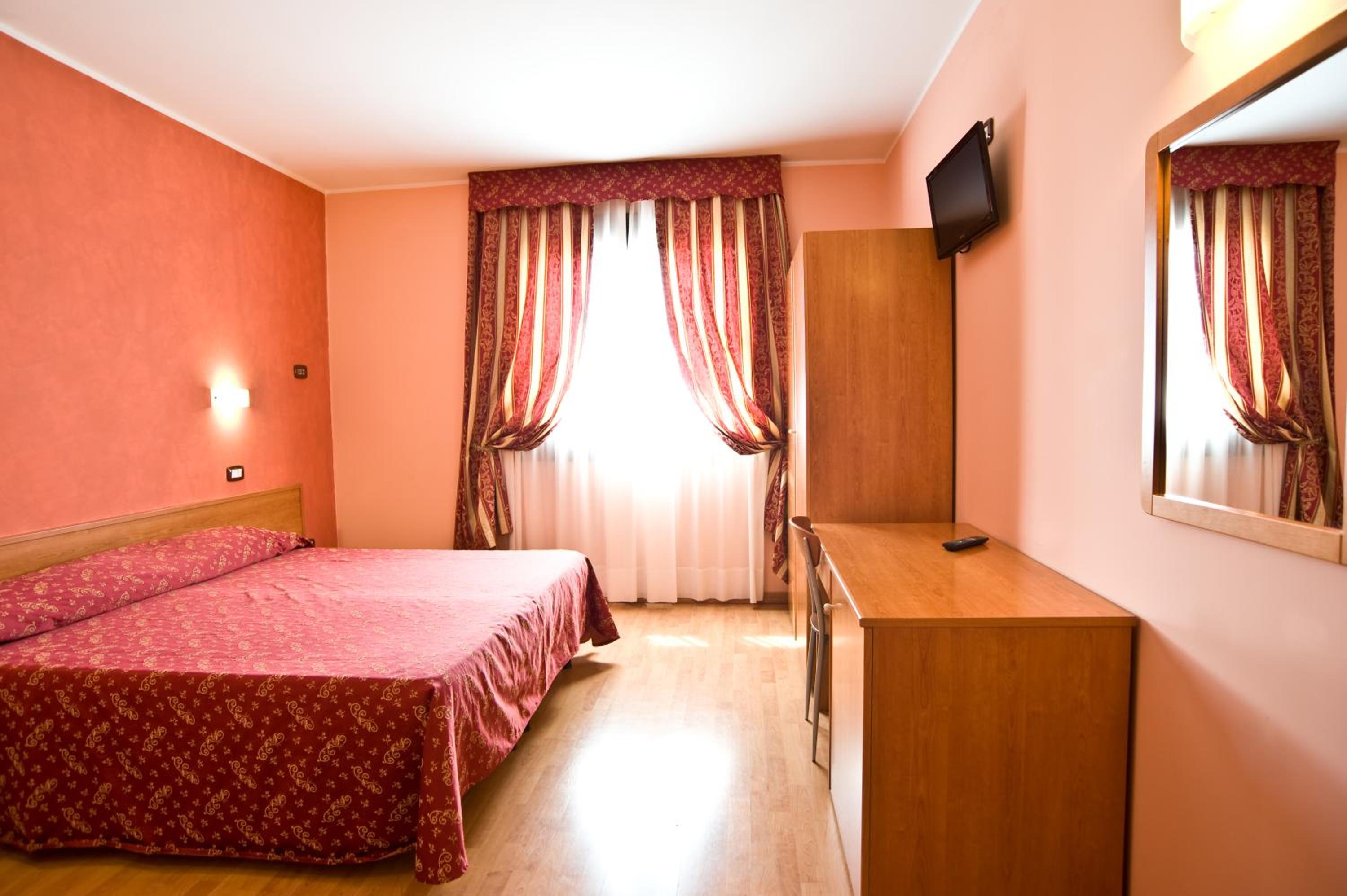 Double or Twin Room photo 2