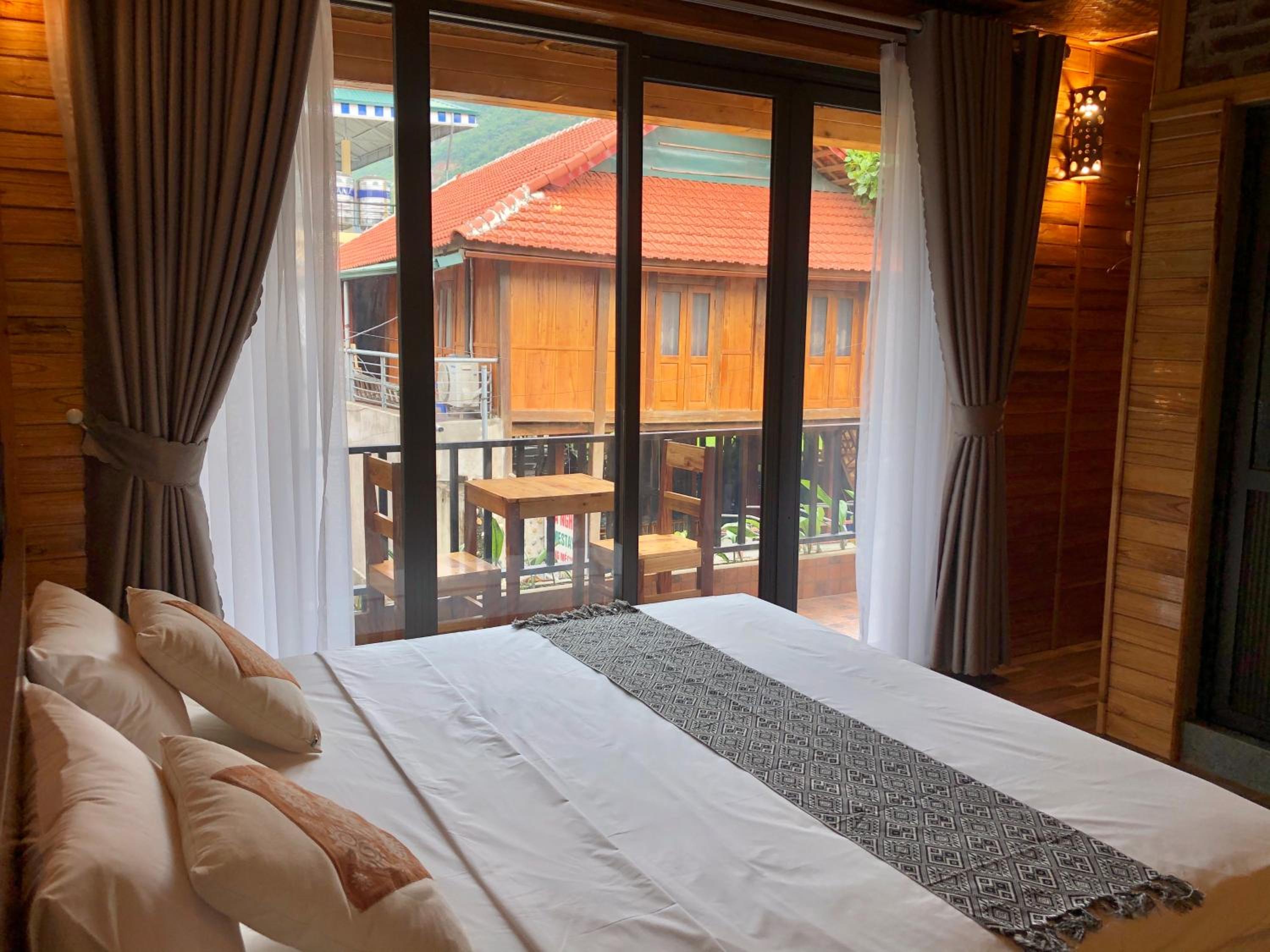 Deluxe Double Room with Balcony photo 3