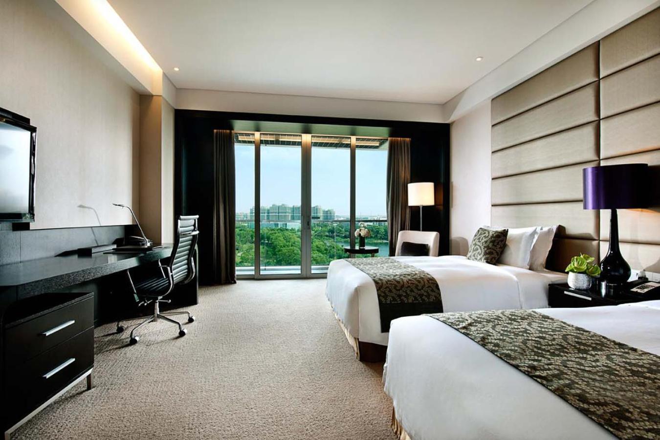 Premium Twin Room - Photo 6